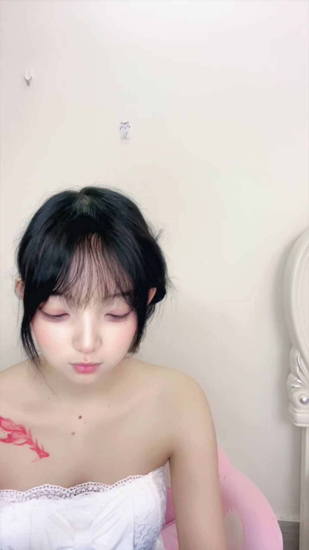 锦芊： 最美校花 全裸热舞