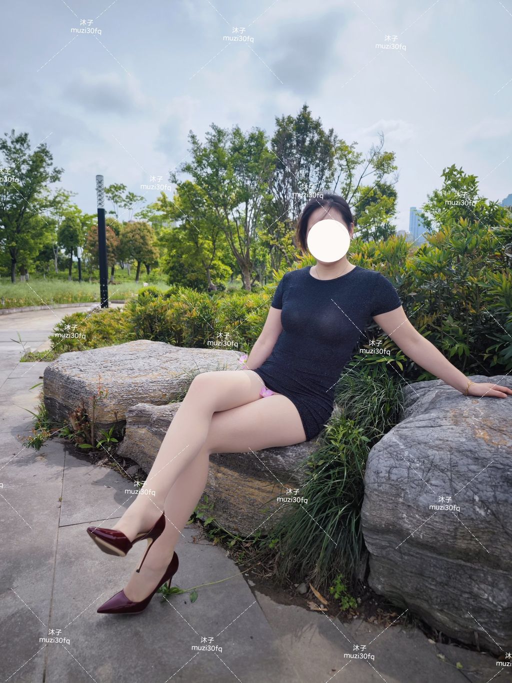 [OtherXXX] 沐子： 人前露出极品人妻