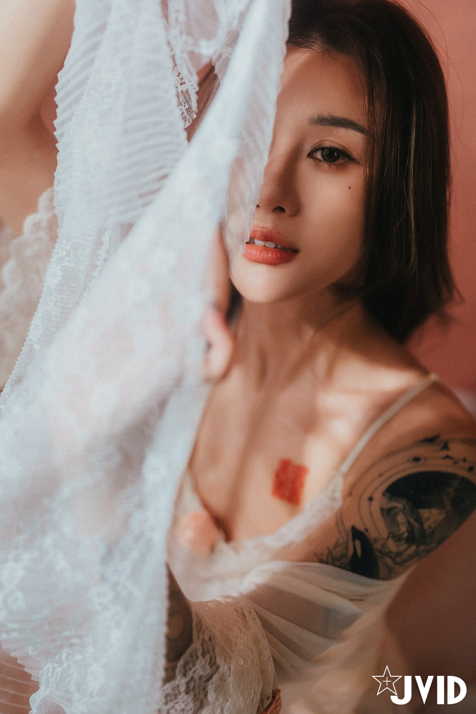 [JVID] Lara 雙囍 – 獨留的時光 與雙囍纏綿在浪漫花房的情緒與身體交流