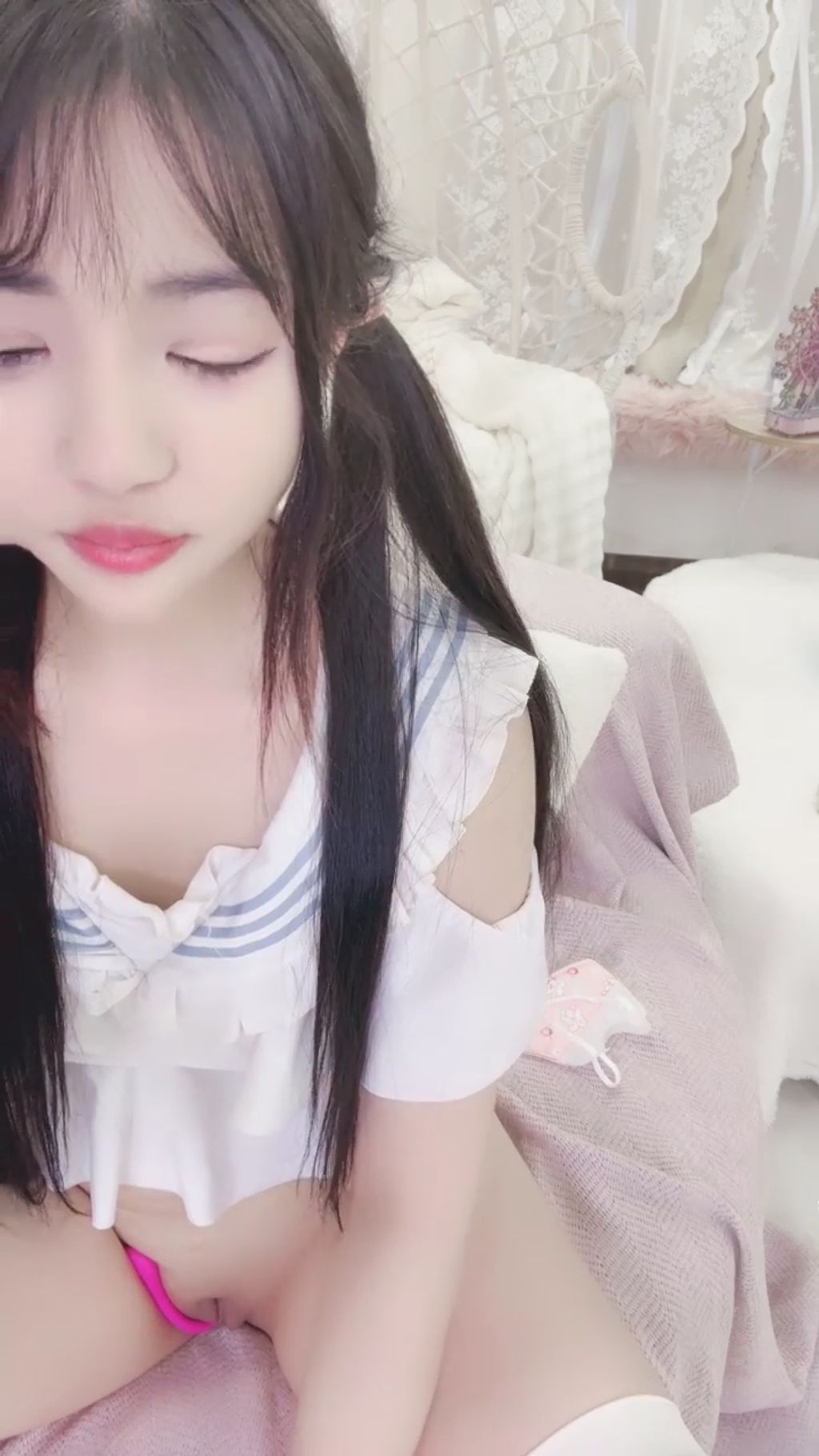 呆呆小乖： 新人尤物校花下海 健身瑜伽 脱光特写