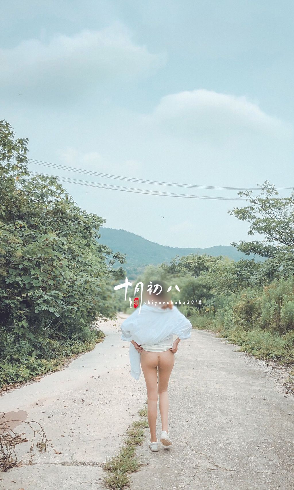 十月初八： 人前露出私拍合集