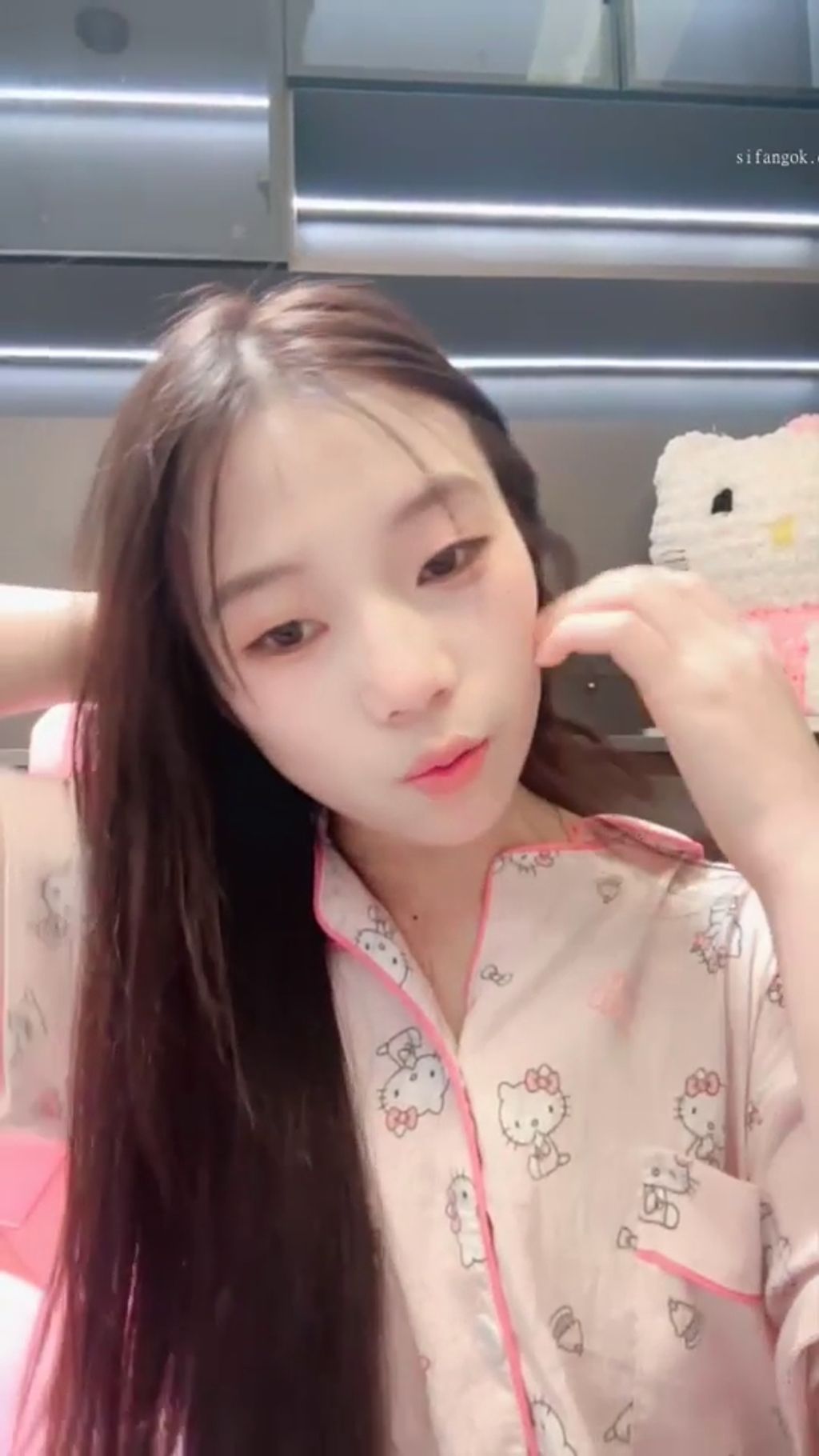 吧啦： 清纯少女下海 边跳边脱光光