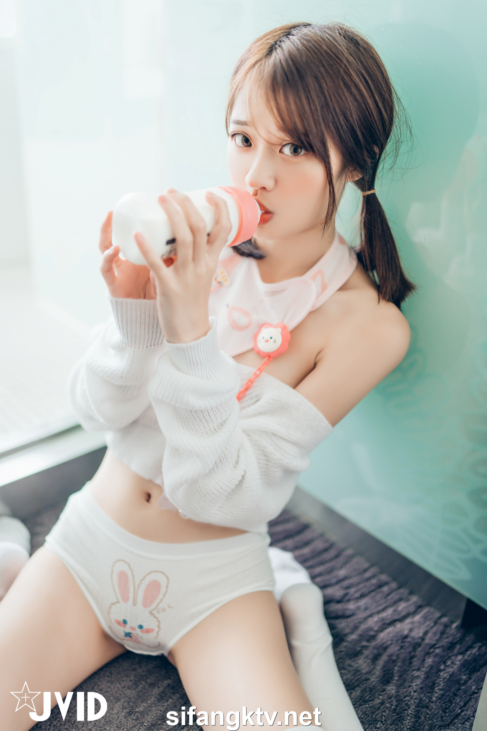[JVID] 妍妍 Angel – 妍妍小寶寶 來餵她喝奶吧❤️! 還有透絲透點裝 潤滑絲襪💦