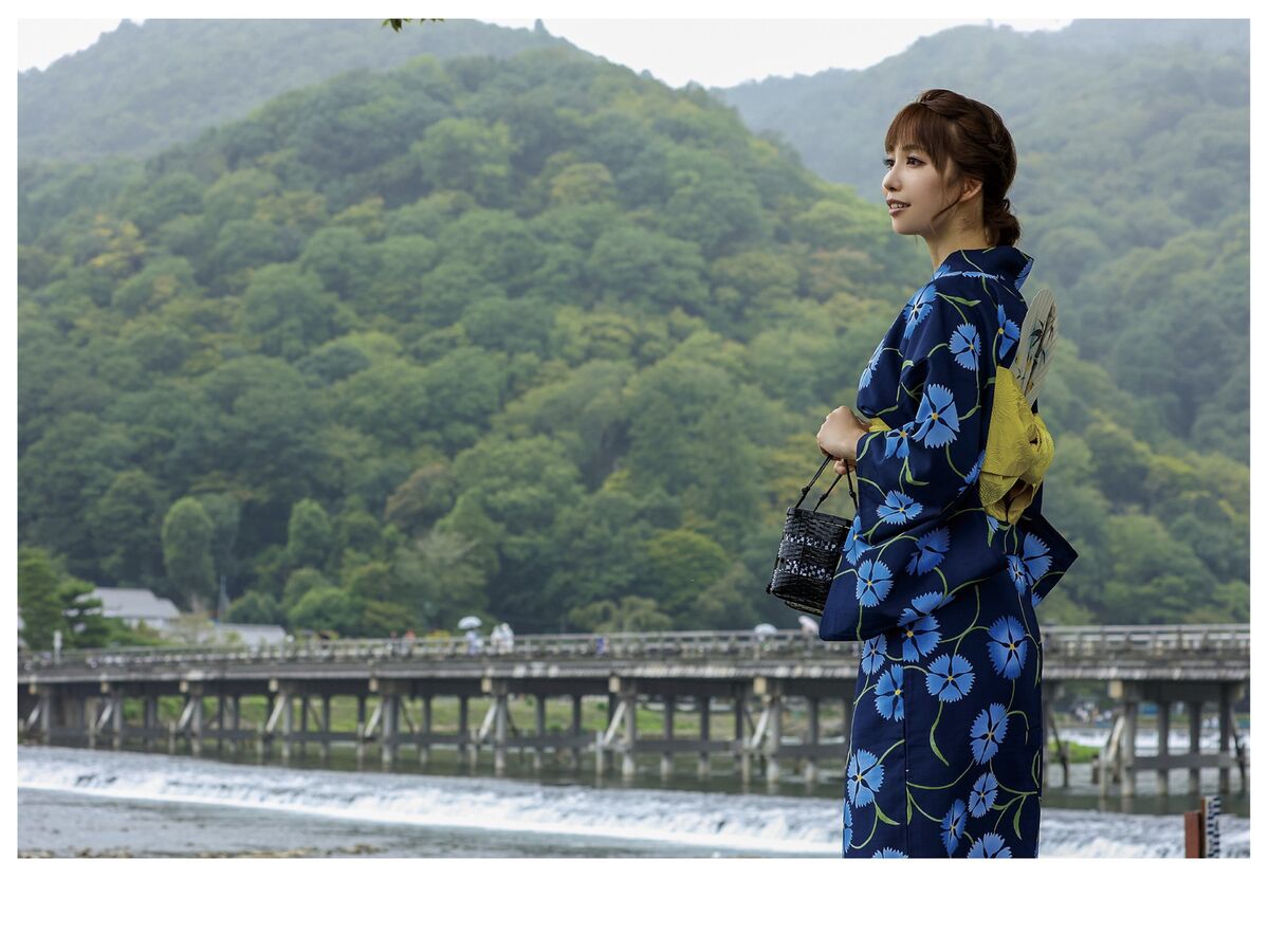 Shiori Tokunaga 徳永しおり - Travel Guide 旅のしおり