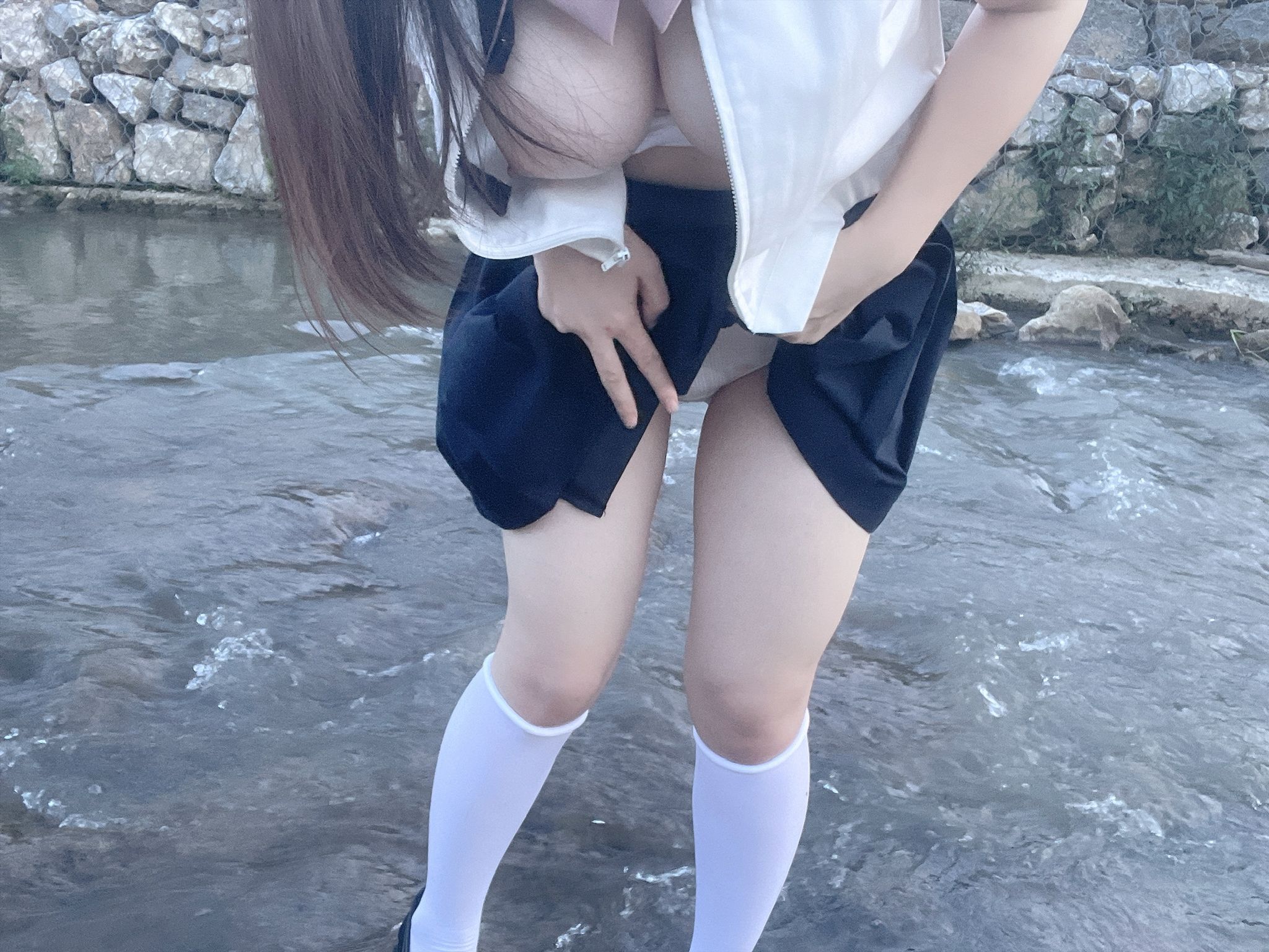 小坦克型女大学： 户外露出 漂亮学生妹私下极度反差 性瘾小母狗