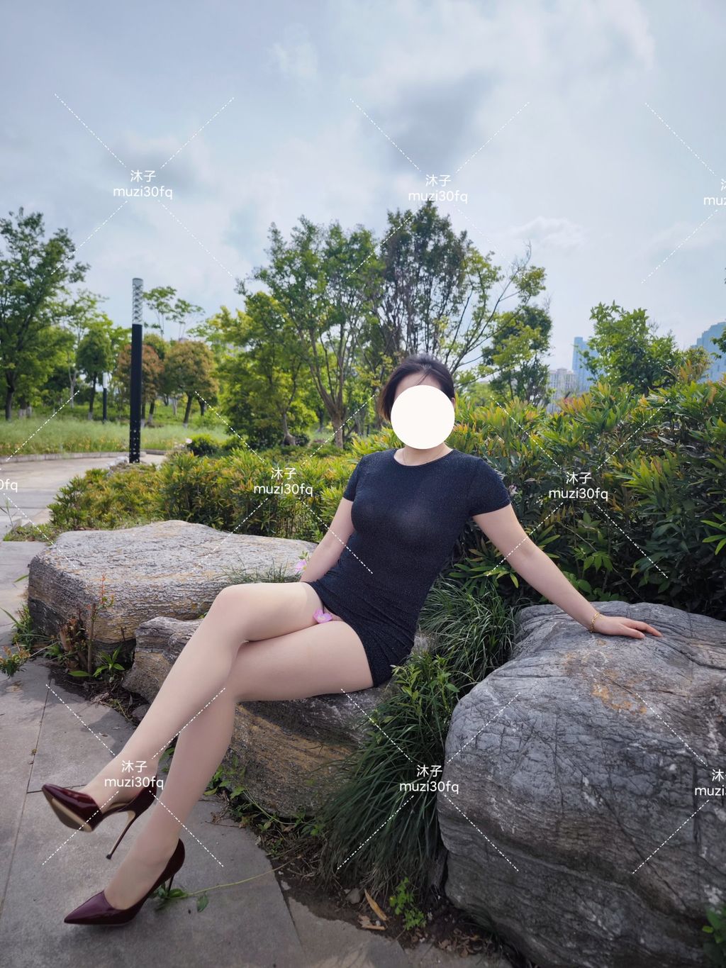 [OtherXXX] 沐子： 人前露出极品人妻