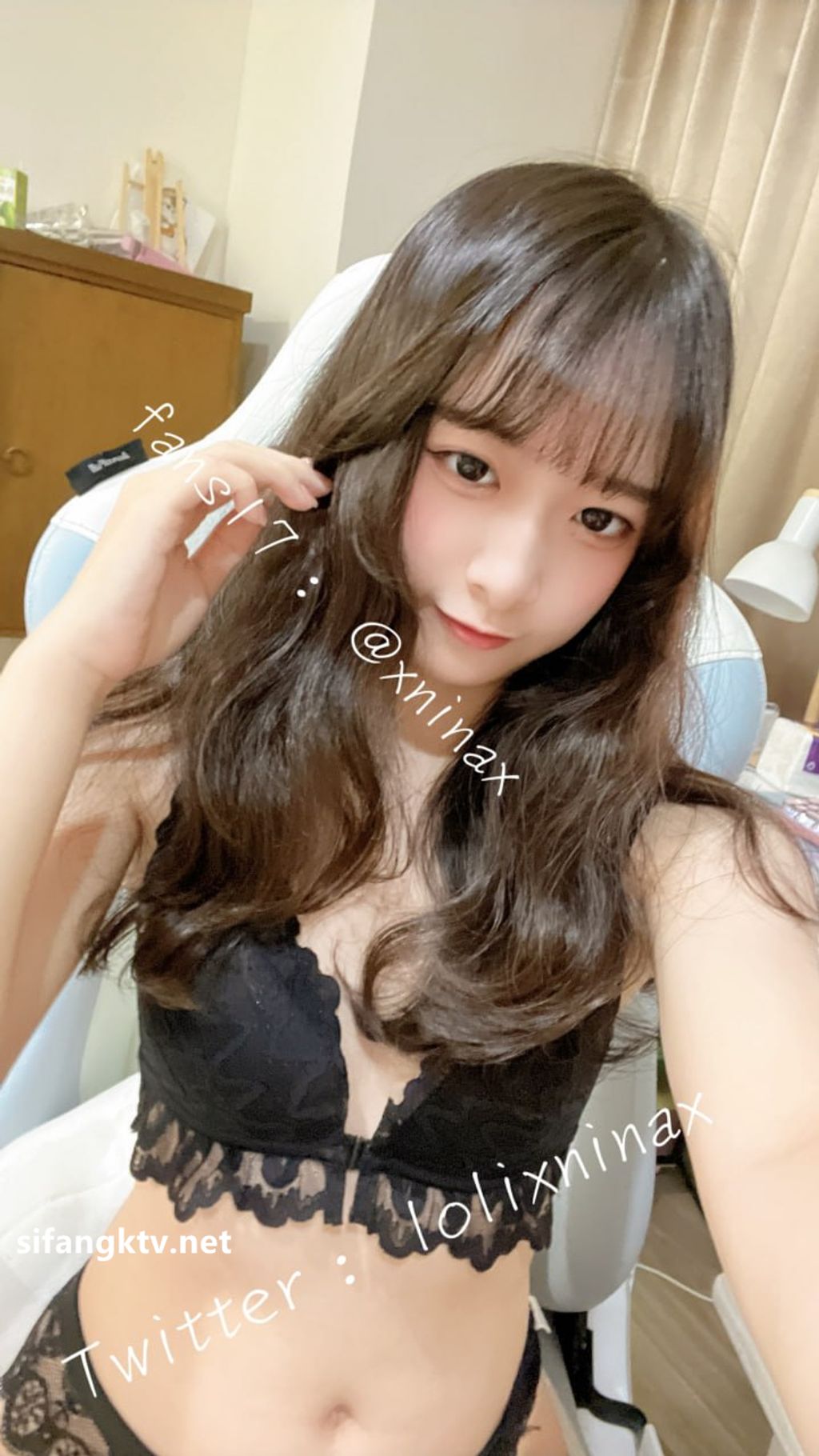lolixnixax(小只马妮娜): 超级可爱的双马尾福利姬 #01 237 lolixnixax(小只马妮娜): 超级可爱的双马尾福利姬 #01