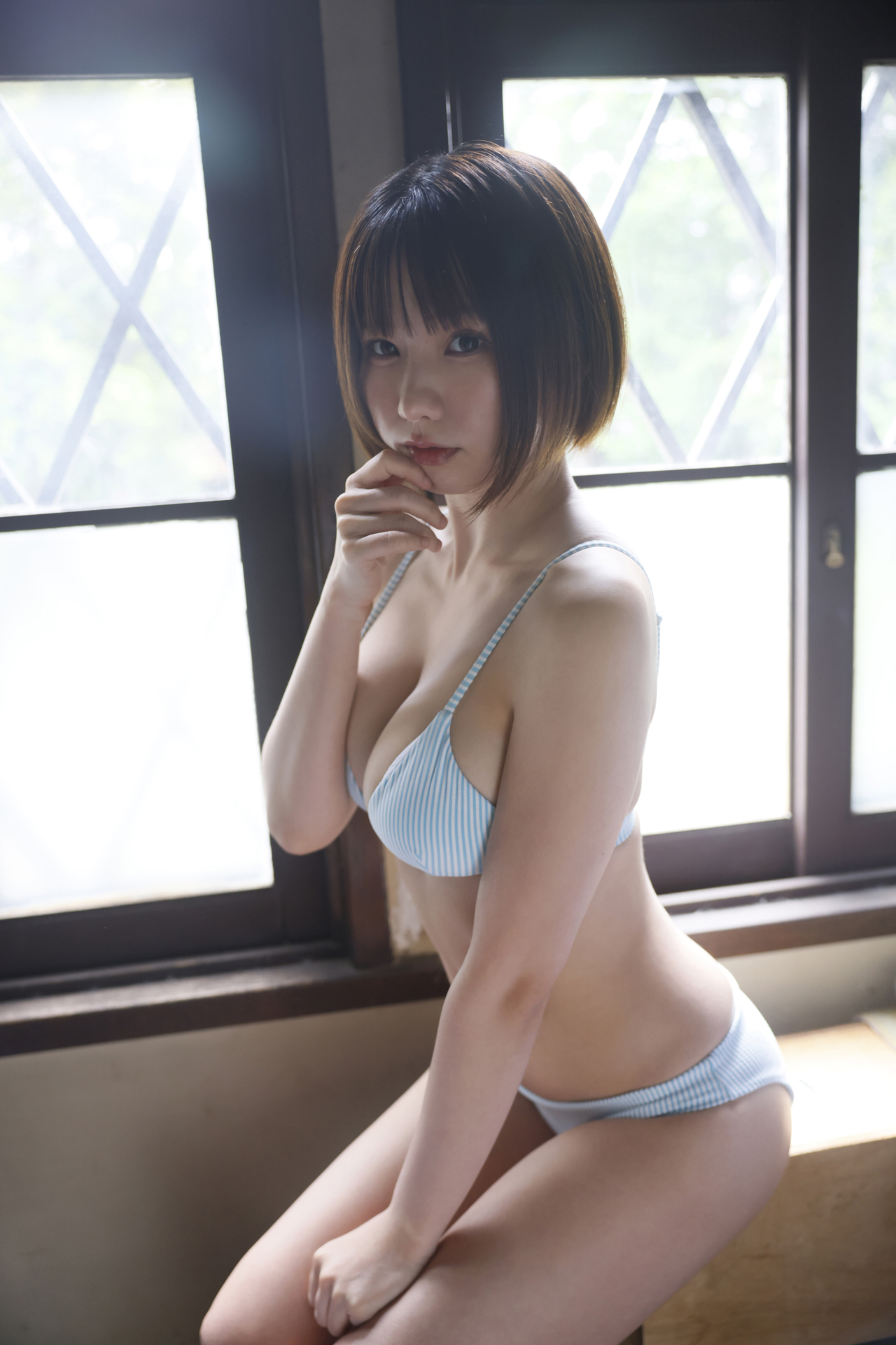 [Photobook] えなこ ヤングガンガンデジタル限定写真集「くぎ付け」