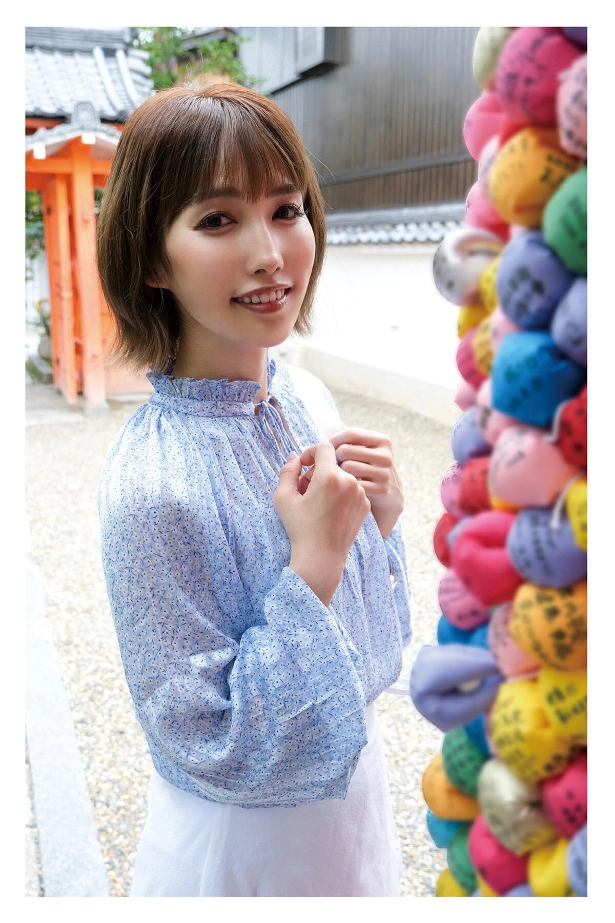 Shiori Tokunaga 徳永しおり - Travel Guide 旅のしおり