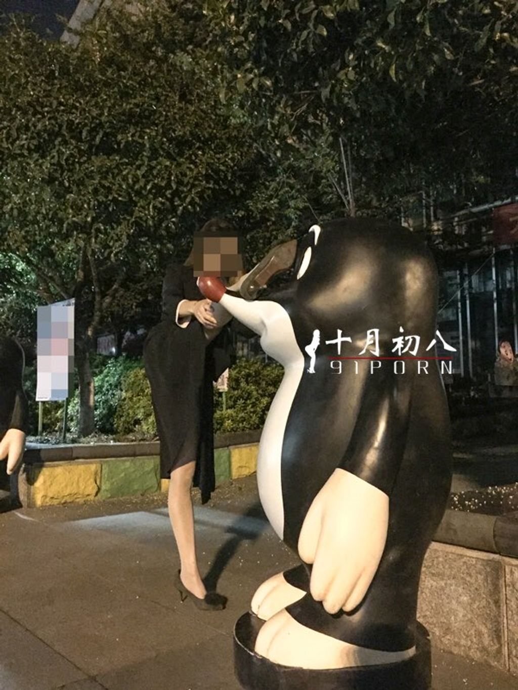 十月初八： 人前露出私拍合集