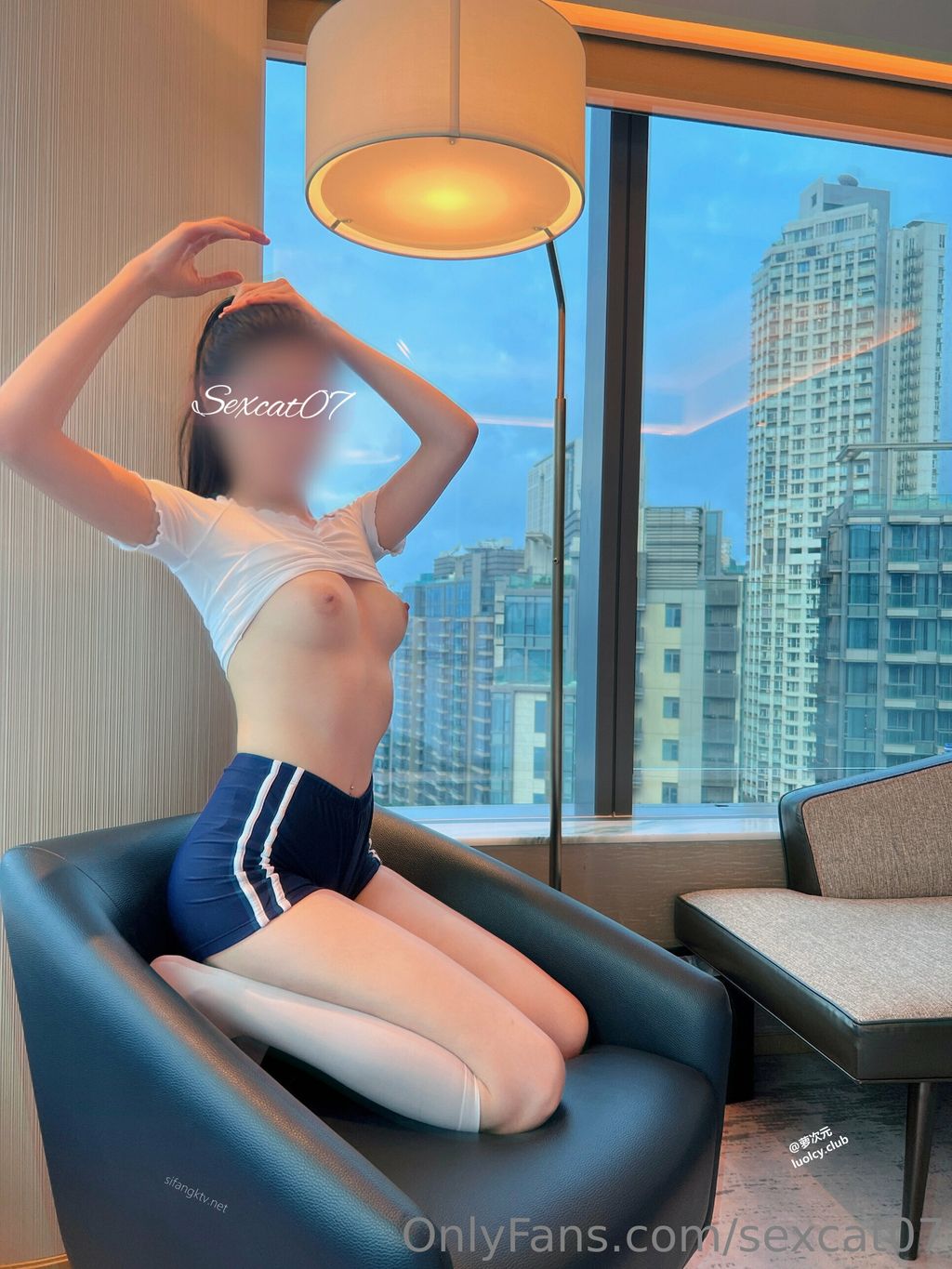 [OtherXXX] Sexcat(性感的猫)： OF究极绿帽骚妻 健身室大乱交混战