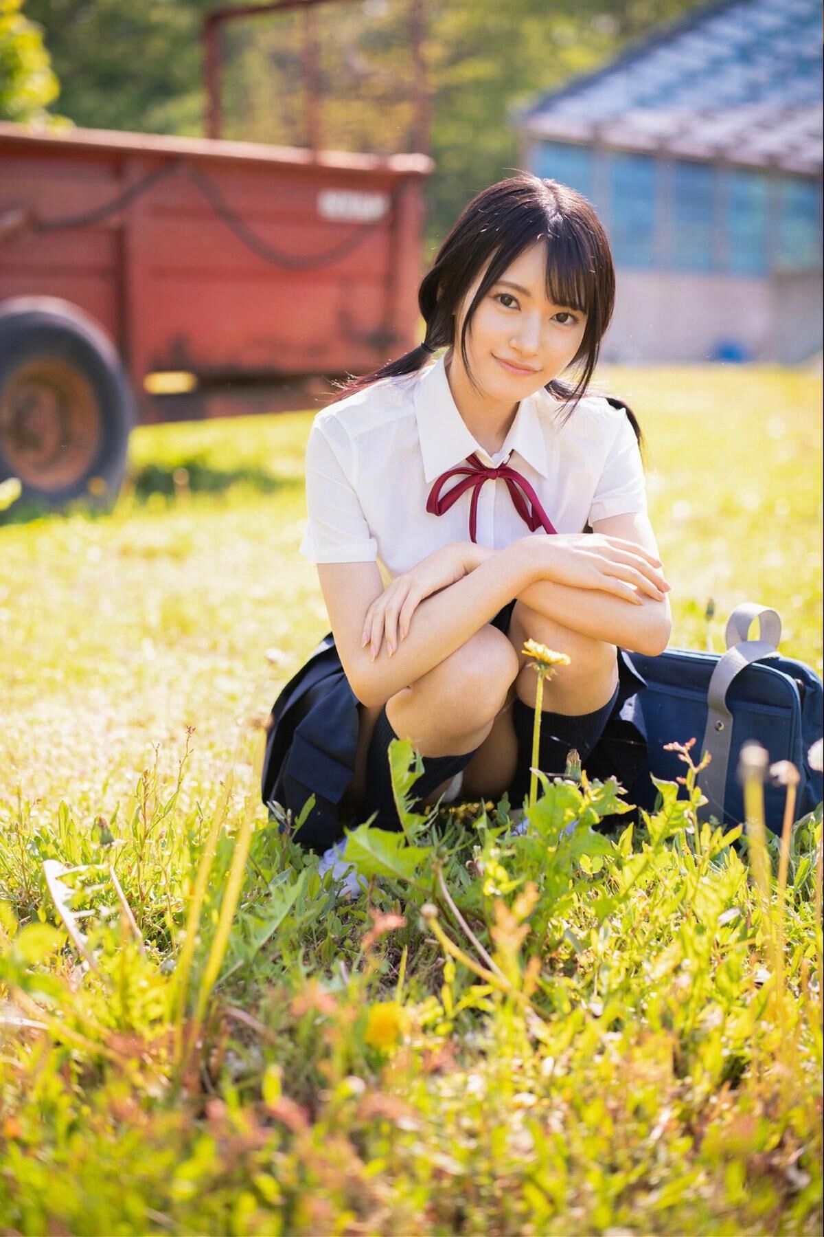 PANCHIRA - 全編制服パンチラ写真集 02