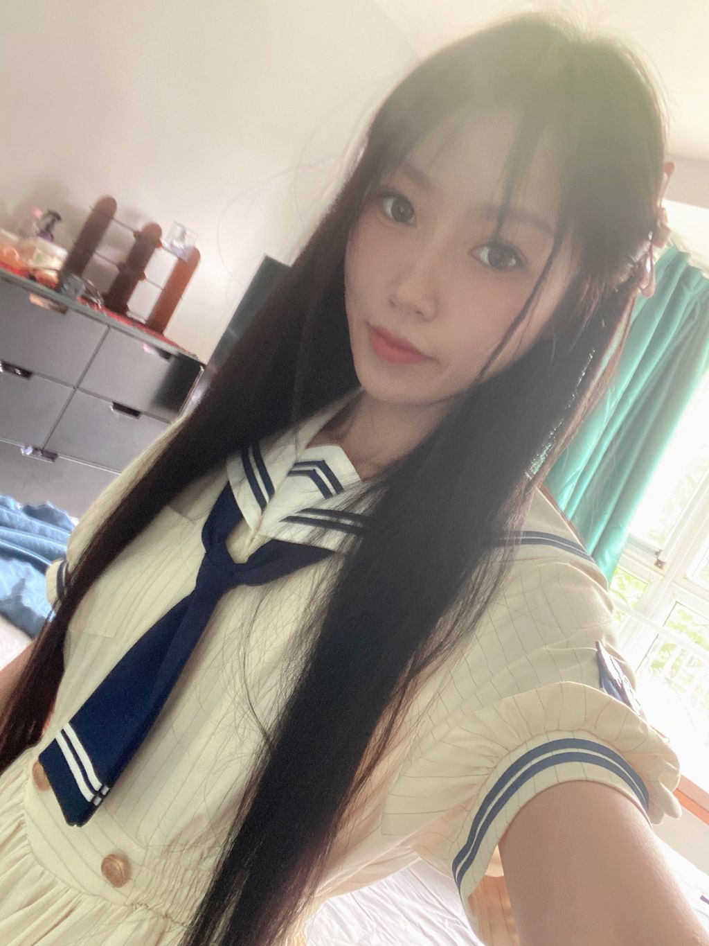 彤彤乖： 喜欢户外露出