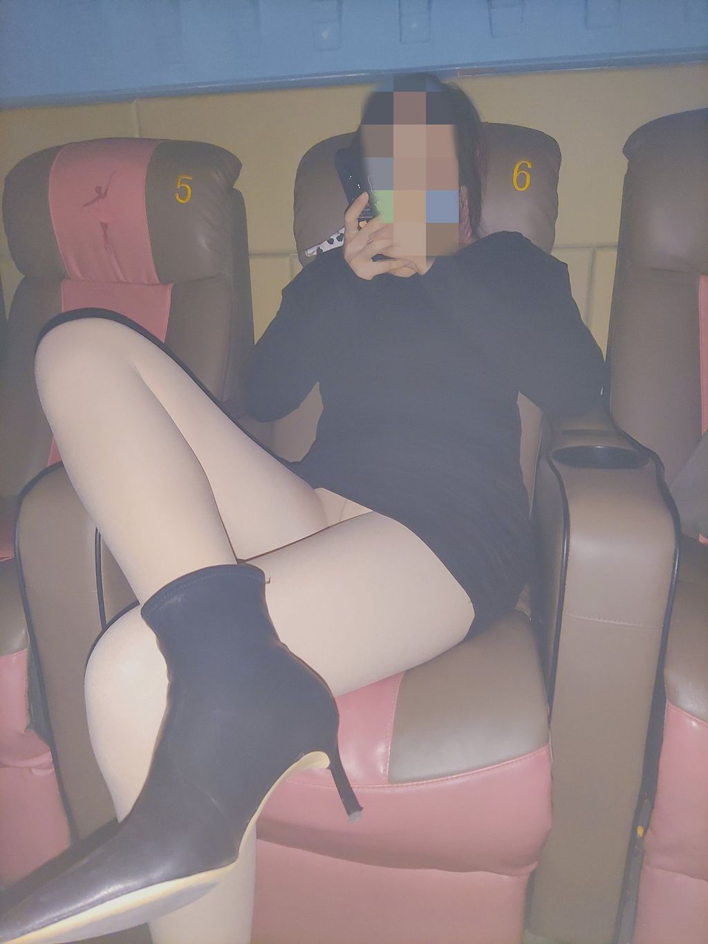 [OtherXXX] 沐子： 人前露出极品人妻