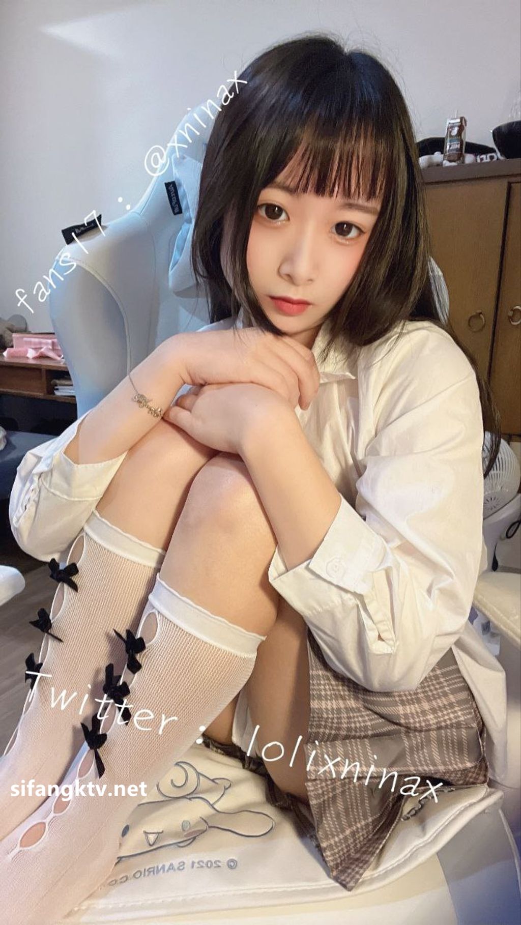 lolixnixax(小只马妮娜): 超级可爱的双马尾福利姬 #01 240 lolixnixax(小只马妮娜): 超级可爱的双马尾福利姬 #01