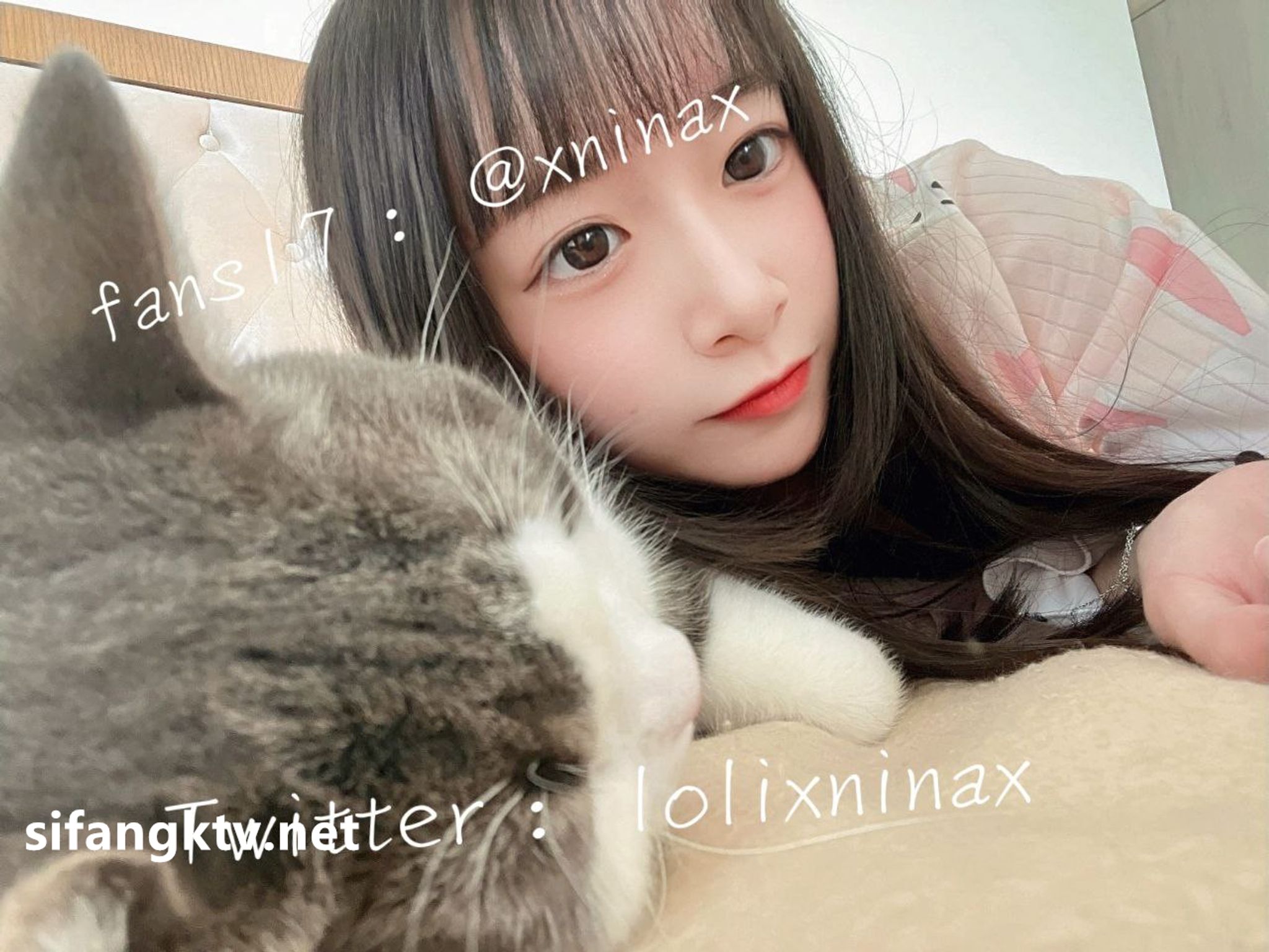 lolixnixax(小只马妮娜): 超级可爱的双马尾福利姬 #01 242 lolixnixax(小只马妮娜): 超级可爱的双马尾福利姬 #01