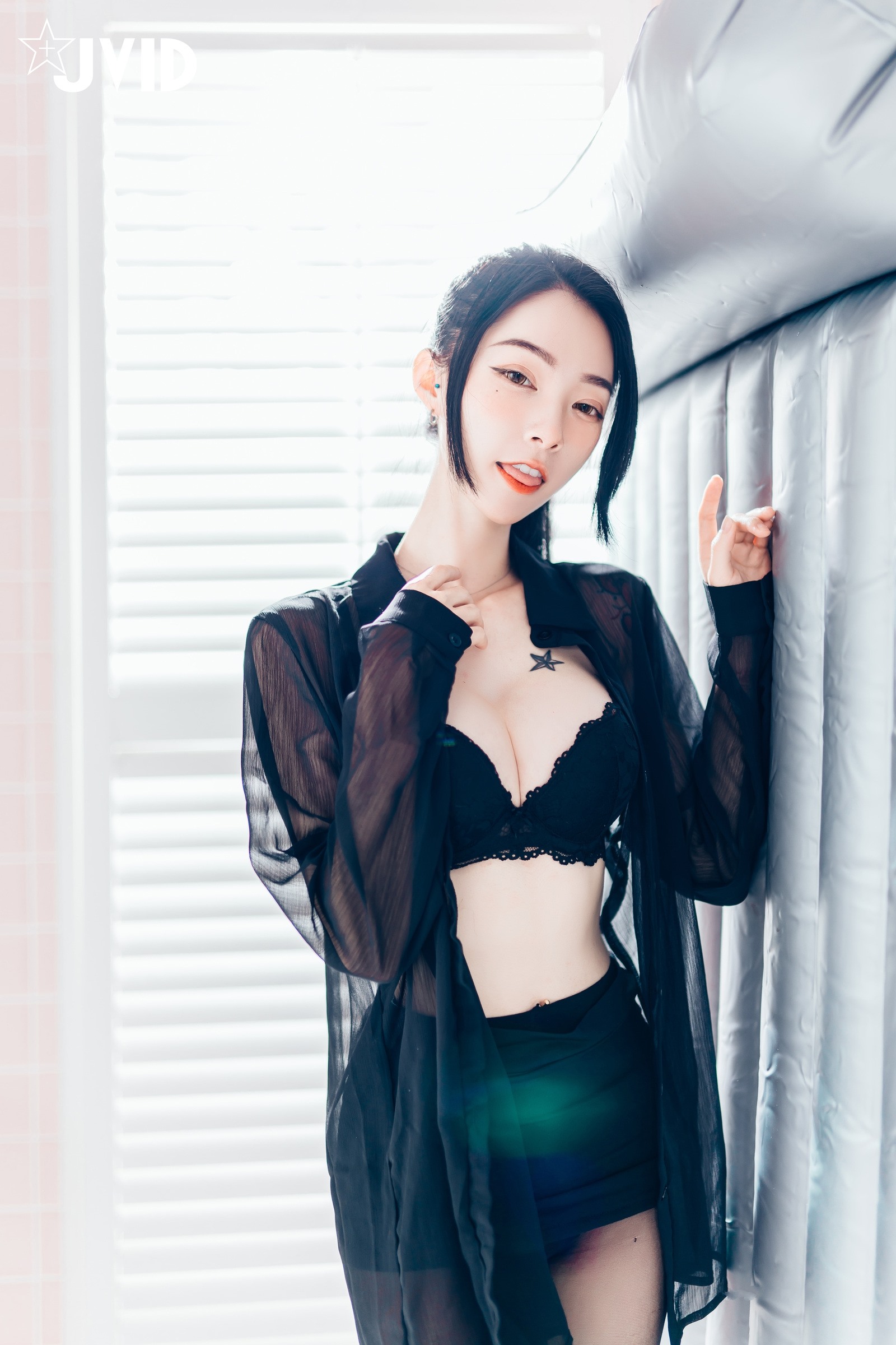 [JVID] Lele 樂樂 & 飄飄哥 – 上司新人下属 无内黑丝终极奥义