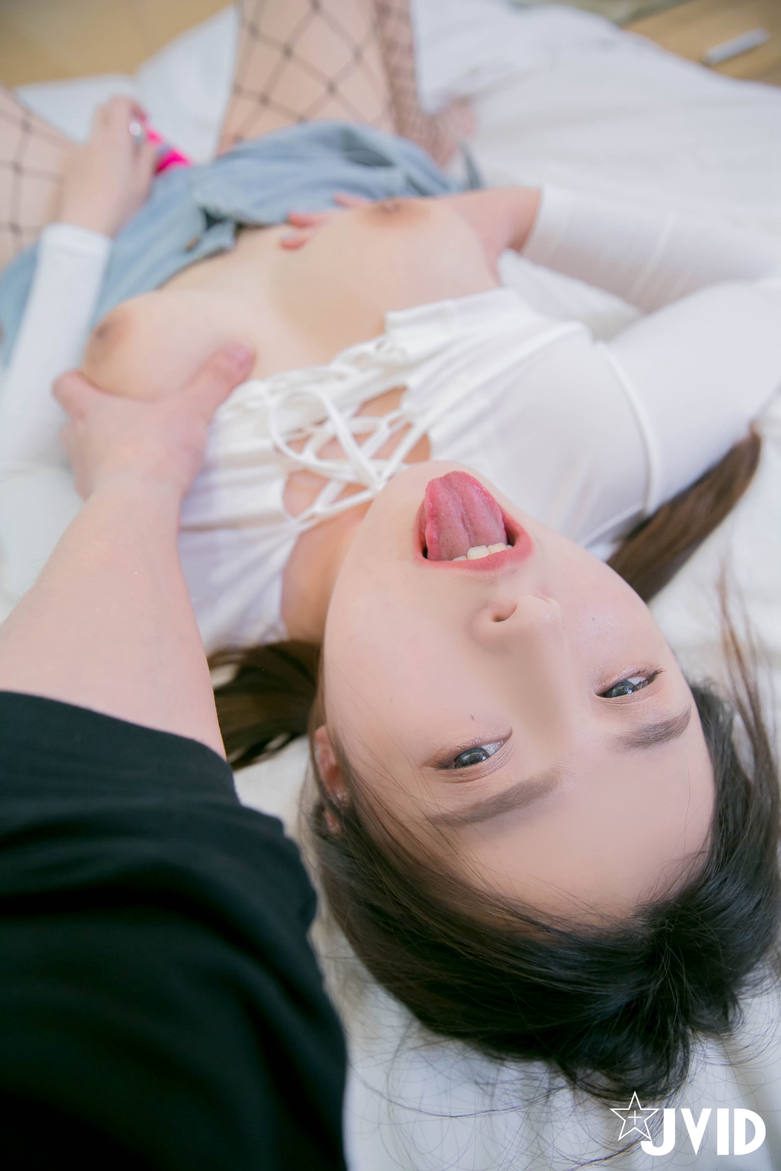 [JVID] 黏黏 – 巨乳団地少女