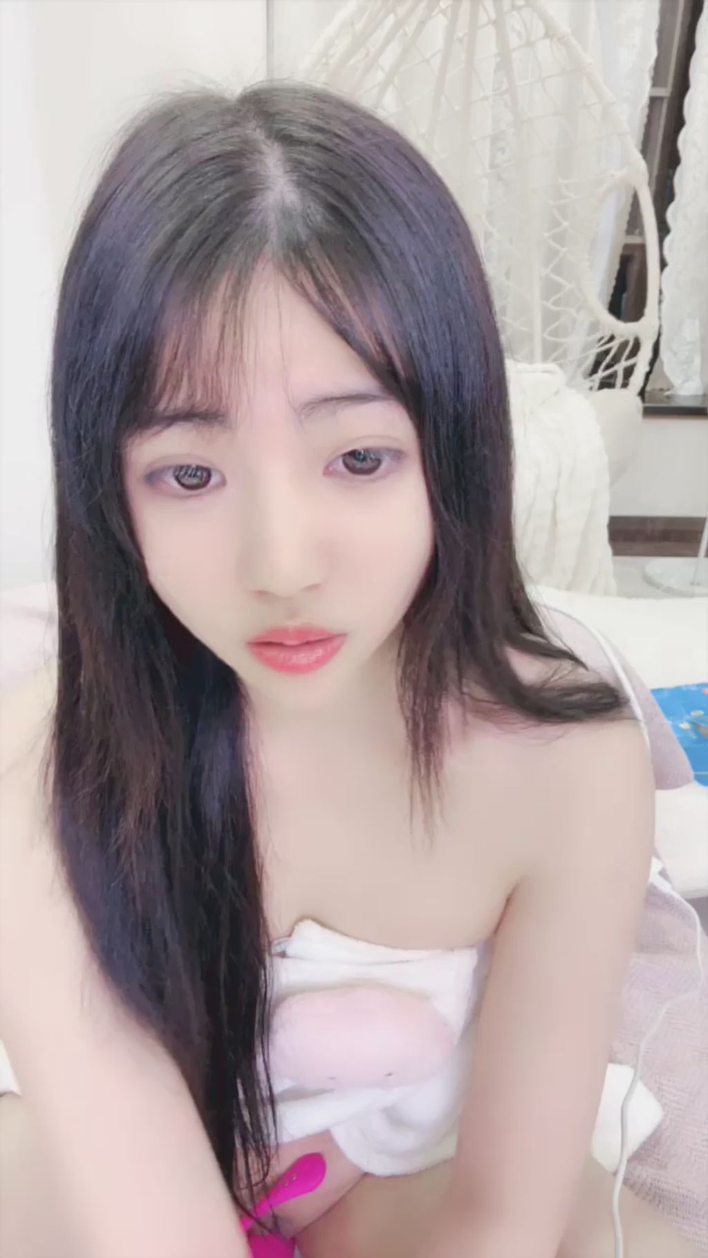 呆呆小乖： 新人尤物校花下海 健身瑜伽 脱光特写