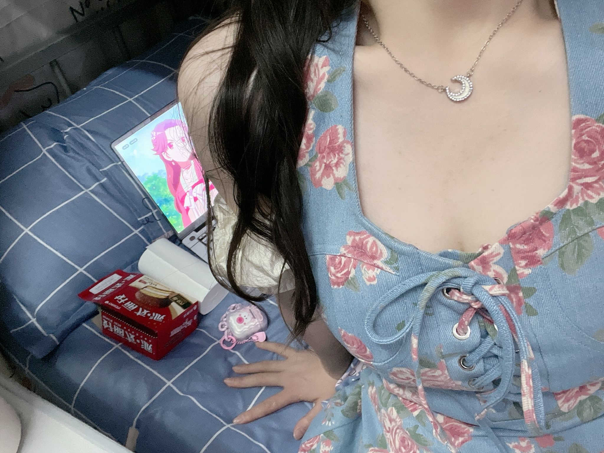 小坦克型女大学： 户外露出 漂亮学生妹私下极度反差 性瘾小母狗