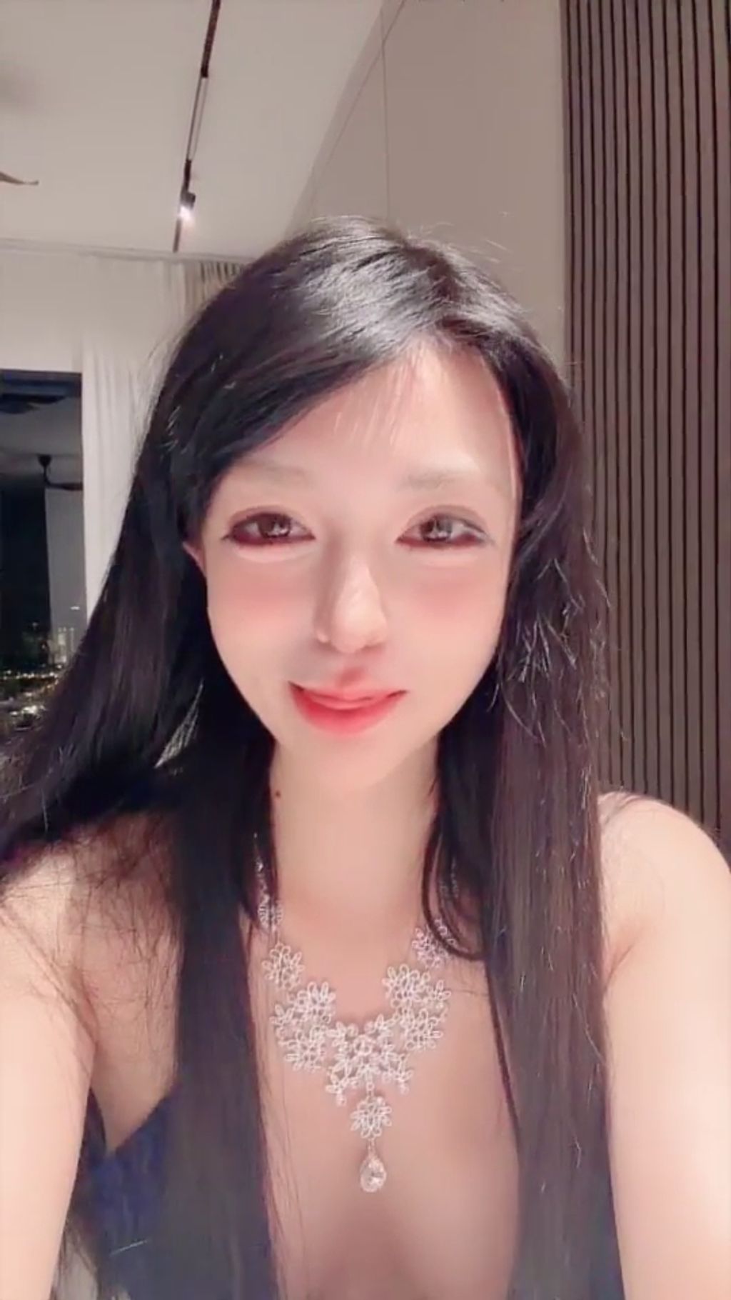 鹅美美： 绿播下海了 超级大美乳 性感热舞