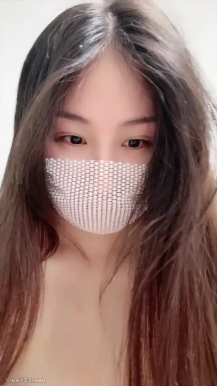 小灰灰呐： 素颜女神在校大学生 雪白玉体