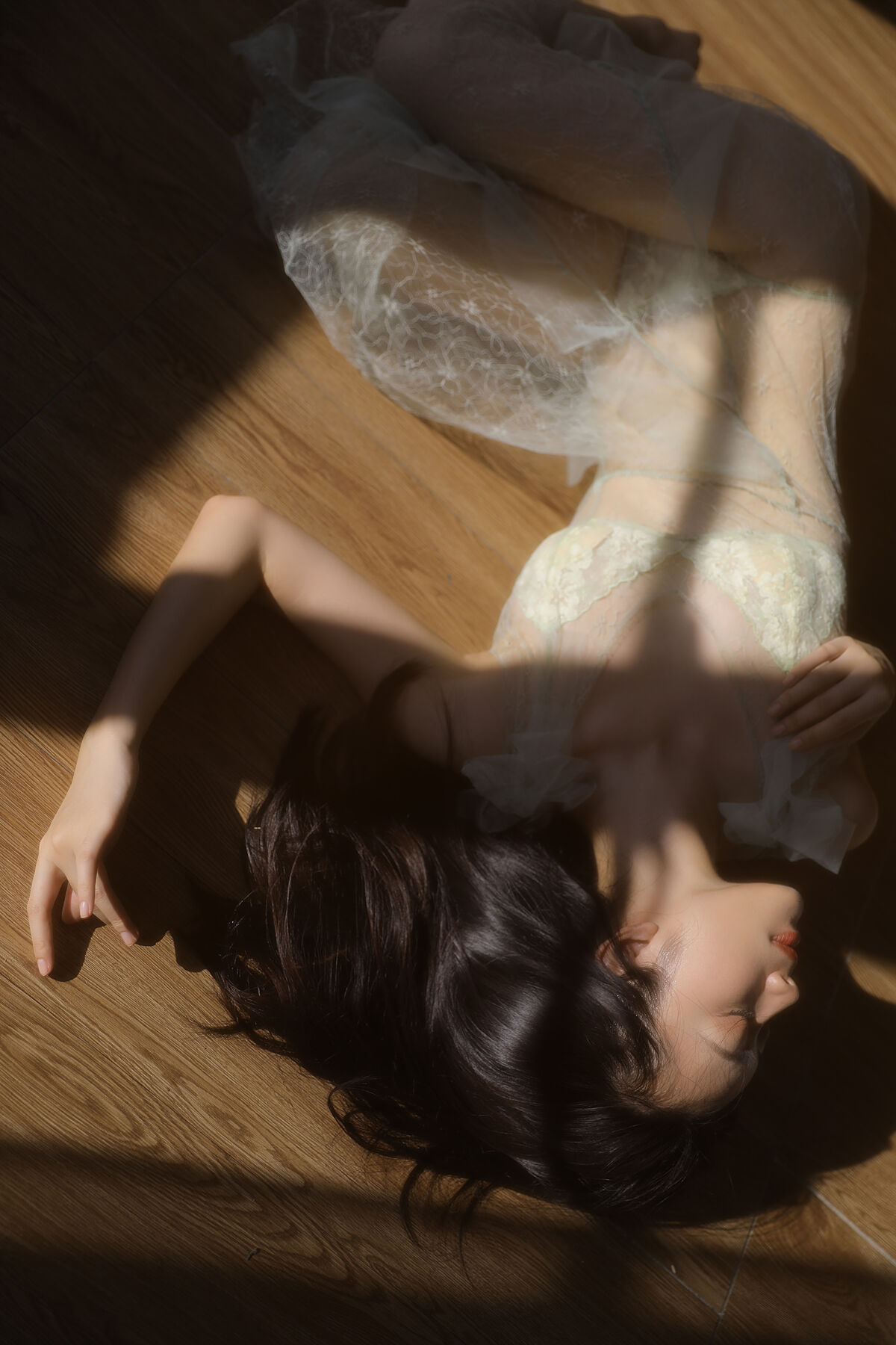 YiTuYu艺图语 Vol.10491 Liu Liu