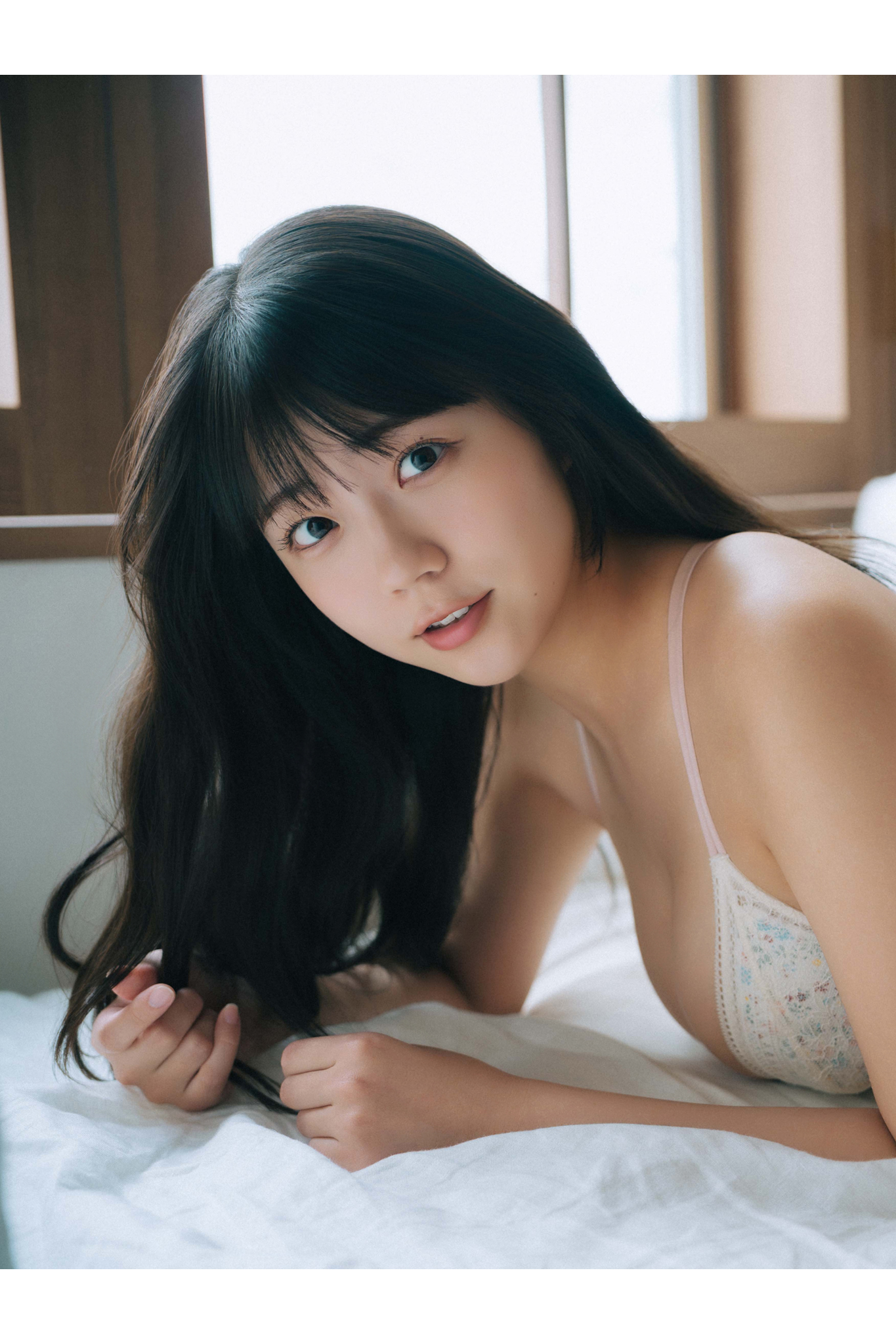 [Photobook] STU48 工藤理子「LOOK ME！！」【ヤングチャンピオンデジグラ】