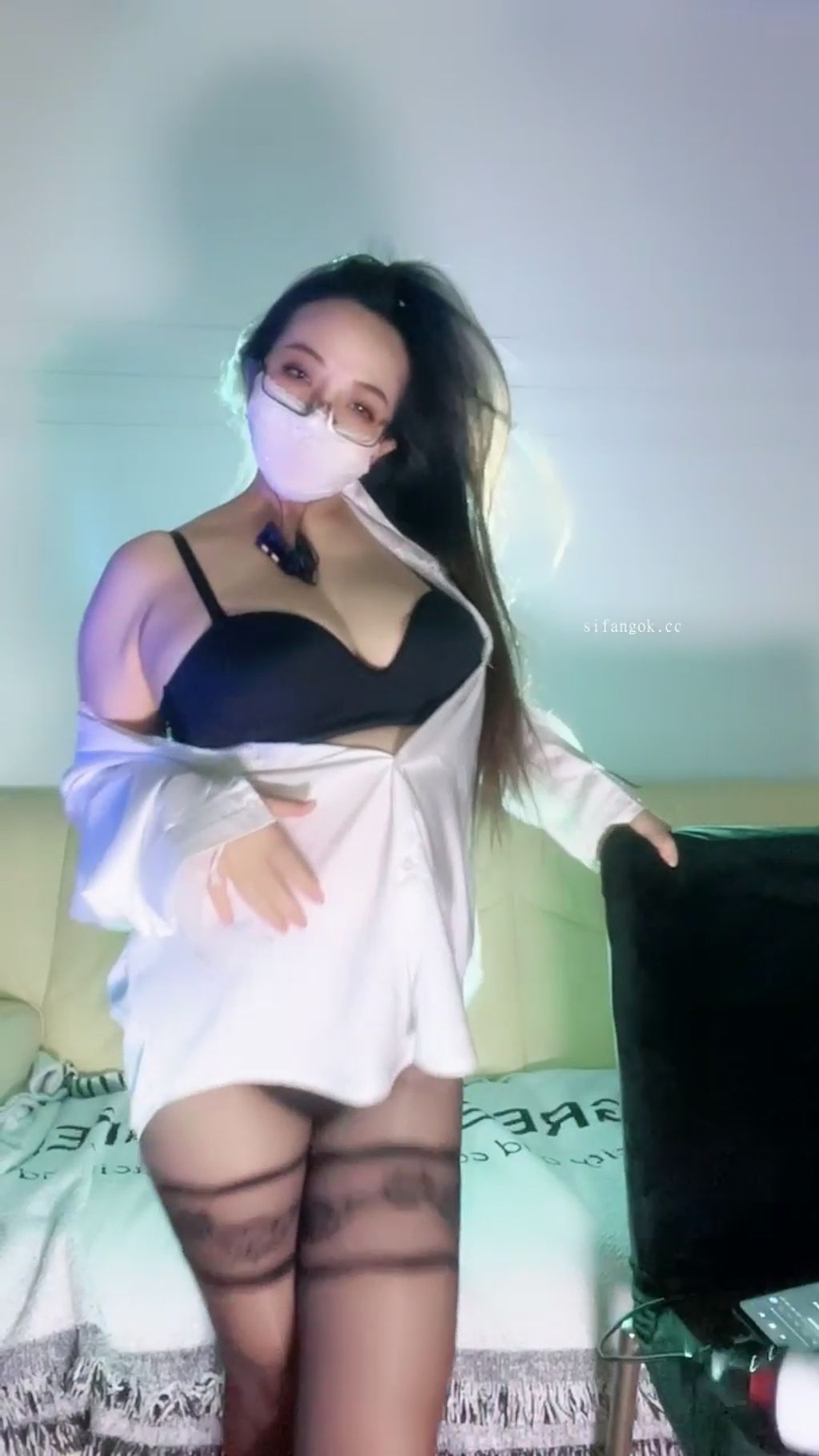 小妈： G奶人妻主播 裸舞慢摇直播精剪