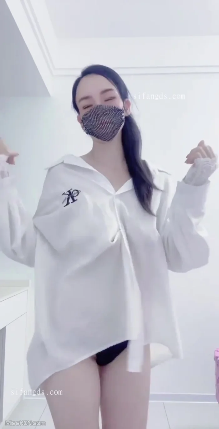 妍姐姐： 极品高挑丝袜眼镜熟女御姐
