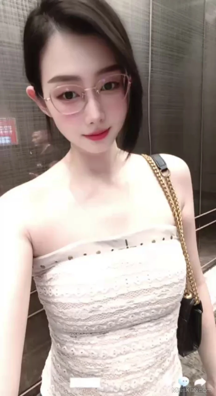 李安菲: 顶级泄密 2026.01.29 轻松拿下拜金小姐姐
