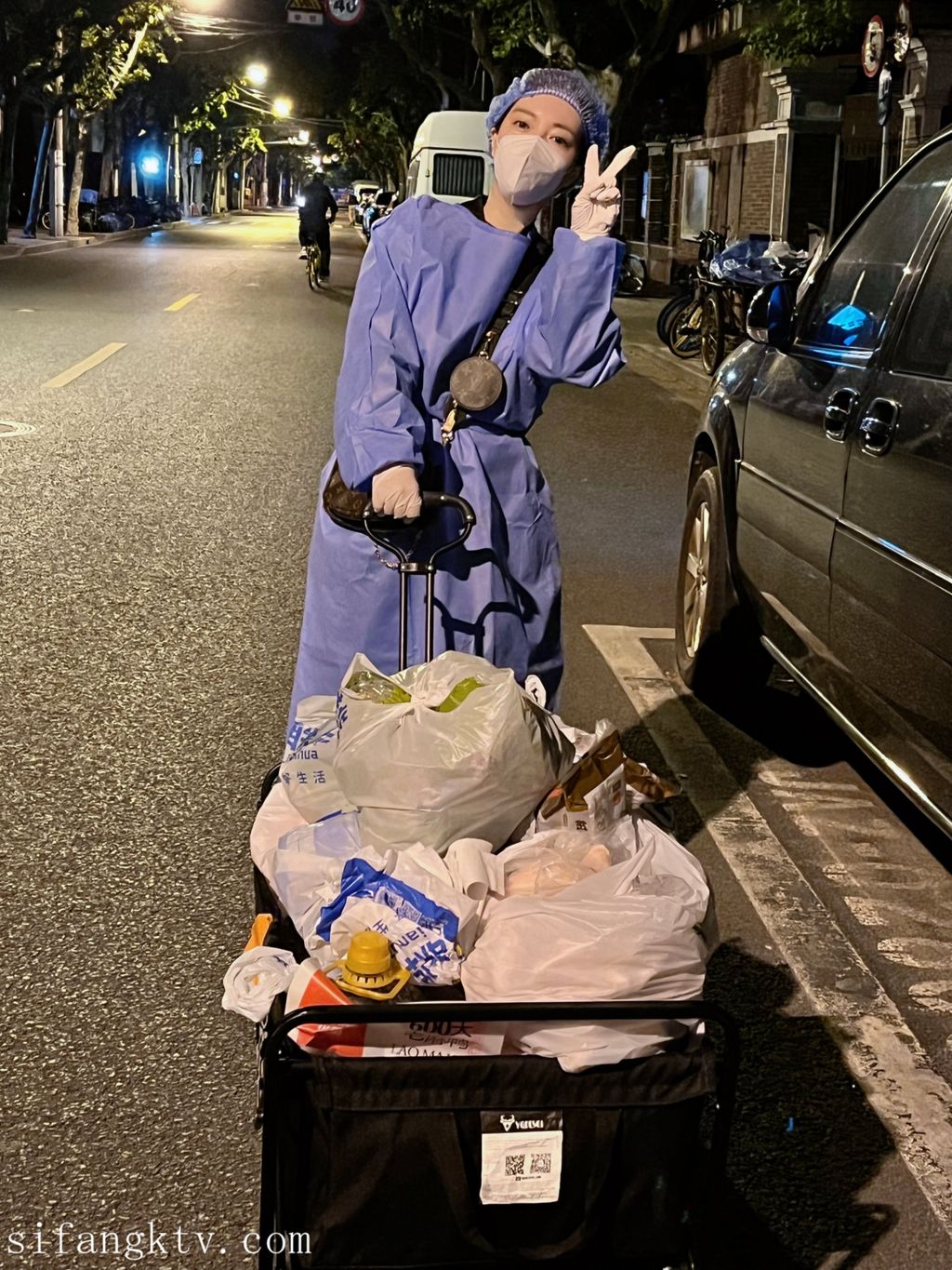 酒月： 极品巨乳 人前露出私拍