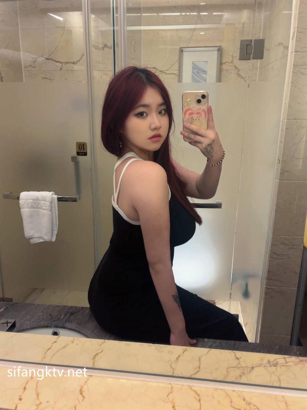[OtherXXX] Mico板烧鸭鸭： X高价福利视频写真