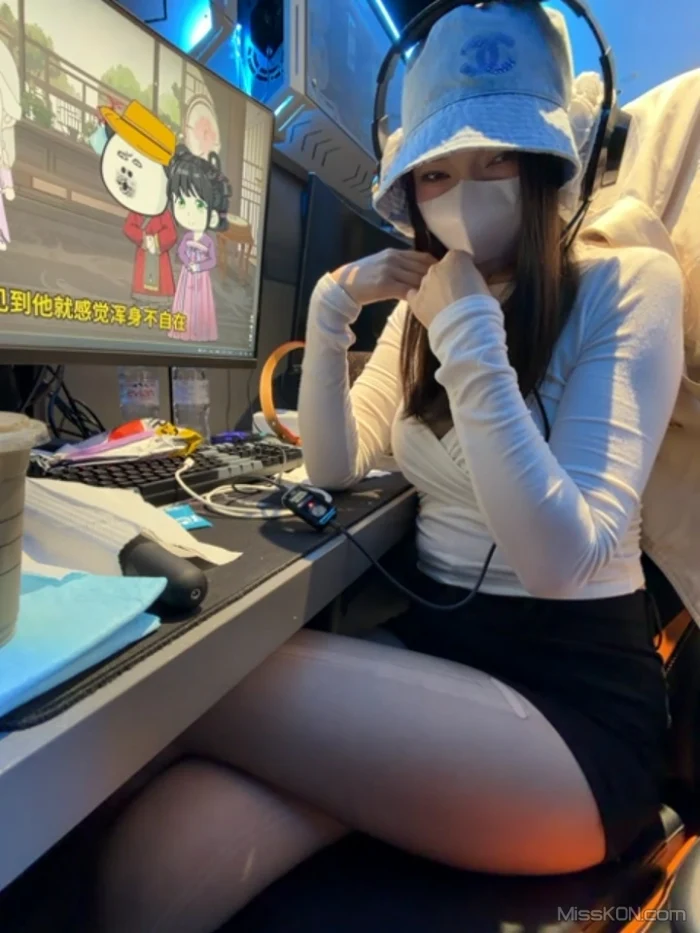 Lucky-cat88： 露出小美女 挑战公共场合露出 高尔夫球场 网吧 出租车 #05