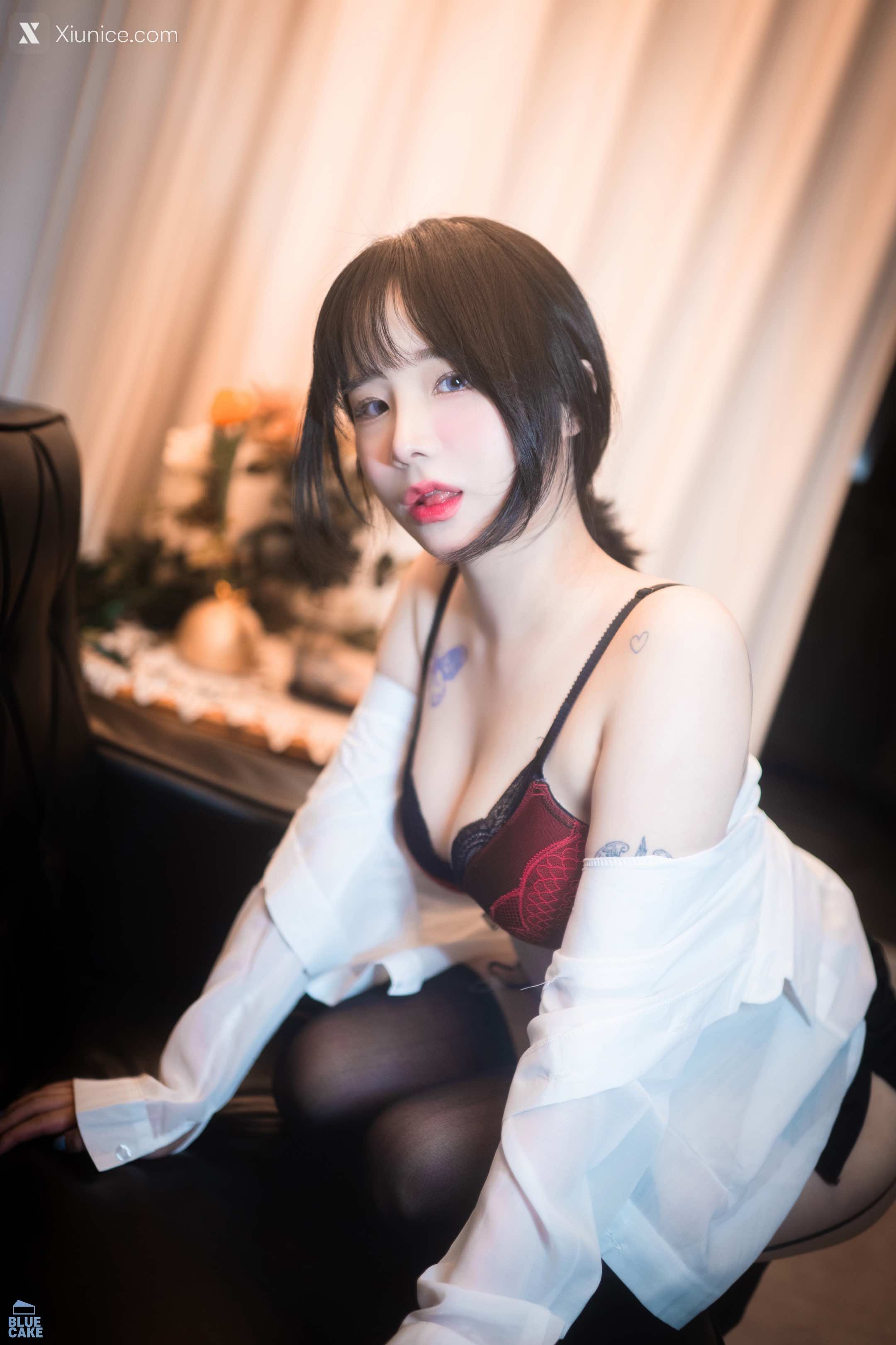 BLUECAKE Yeji (예지) – Cat Play 4K