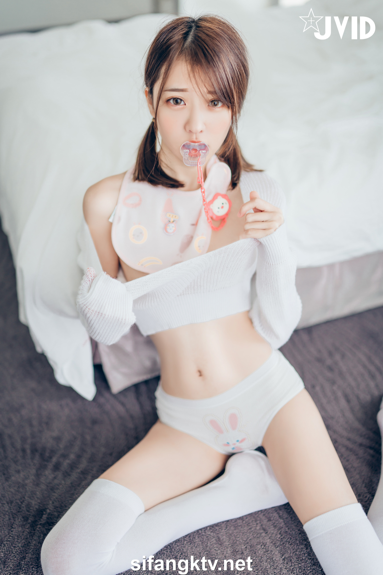 [JVID] 妍妍 Angel – 妍妍小寶寶 來餵她喝奶吧❤️! 還有透絲透點裝 潤滑絲襪💦