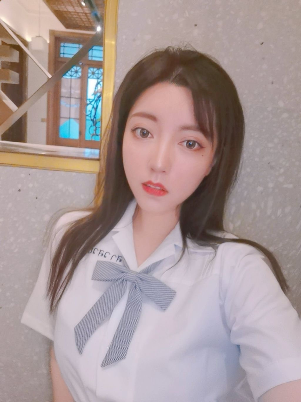 酒月： 极品巨乳 人前露出私拍
