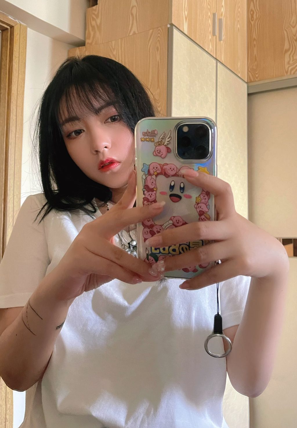 酒月： 极品巨乳 人前露出私拍