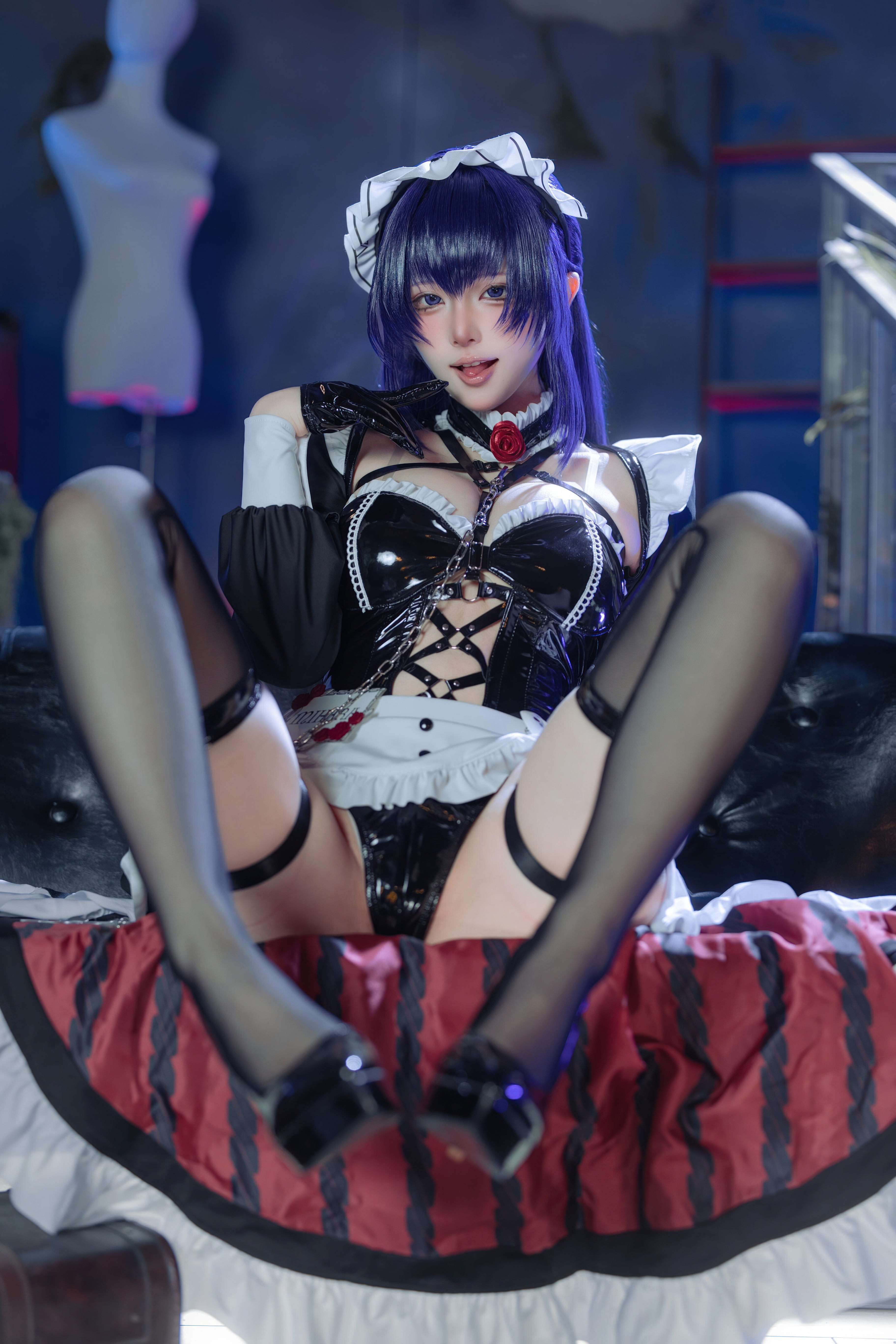 [Cosplay] 屿鱼 Nikke胜利女神 米哈拉·咖啡女仆