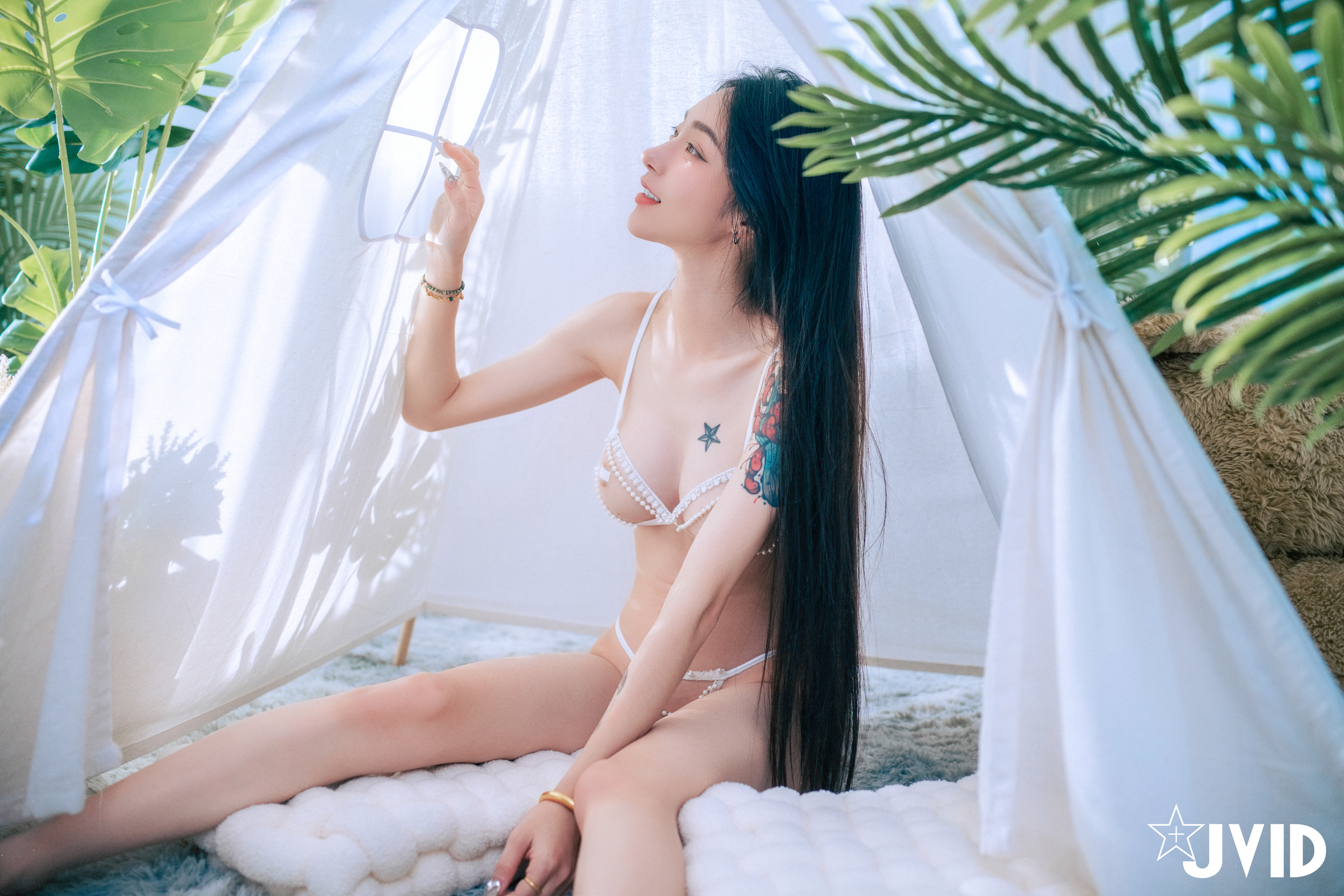 [JVID] 飄飄哥 – 【最狂尺度生日特輯／極細丁無膚膠】色色の裸體生日趴－飄飄慶生被脫光光塗抹奶油超細線丁無膚膠擠出誘人駱駝蹄屁股翹高背後位視角超色慾超誘人裸體奶油慶生影片熱映中