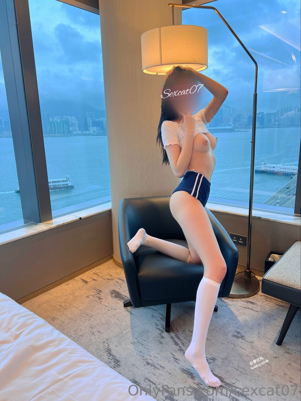 [OtherXXX] Sexcat(性感的猫)： OF究极绿帽骚妻 健身室大乱交混战