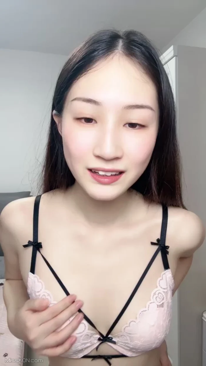 小灰灰呐： 素颜女神在校大学生 雪白玉体