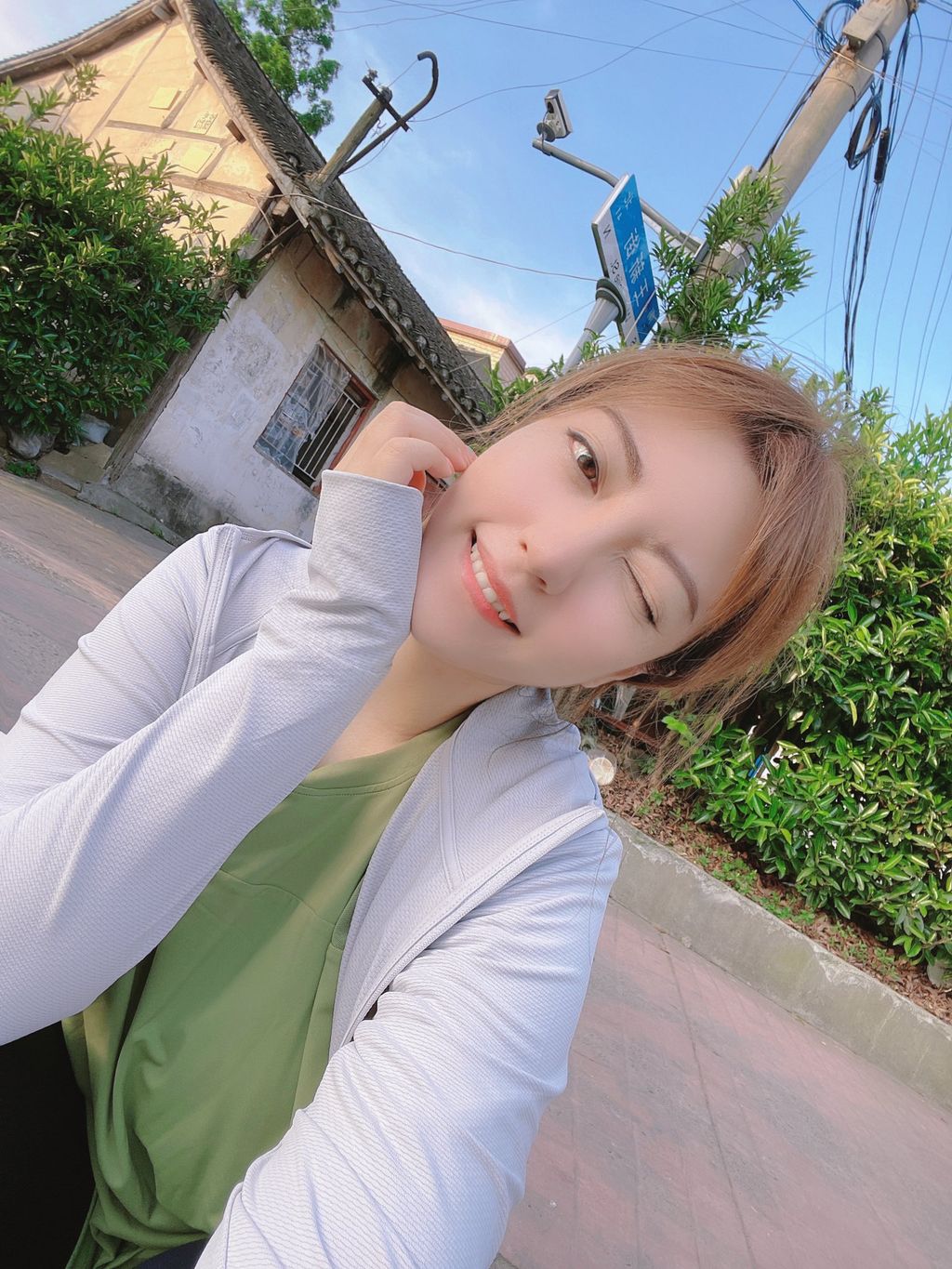 酒月： 极品巨乳 人前露出私拍