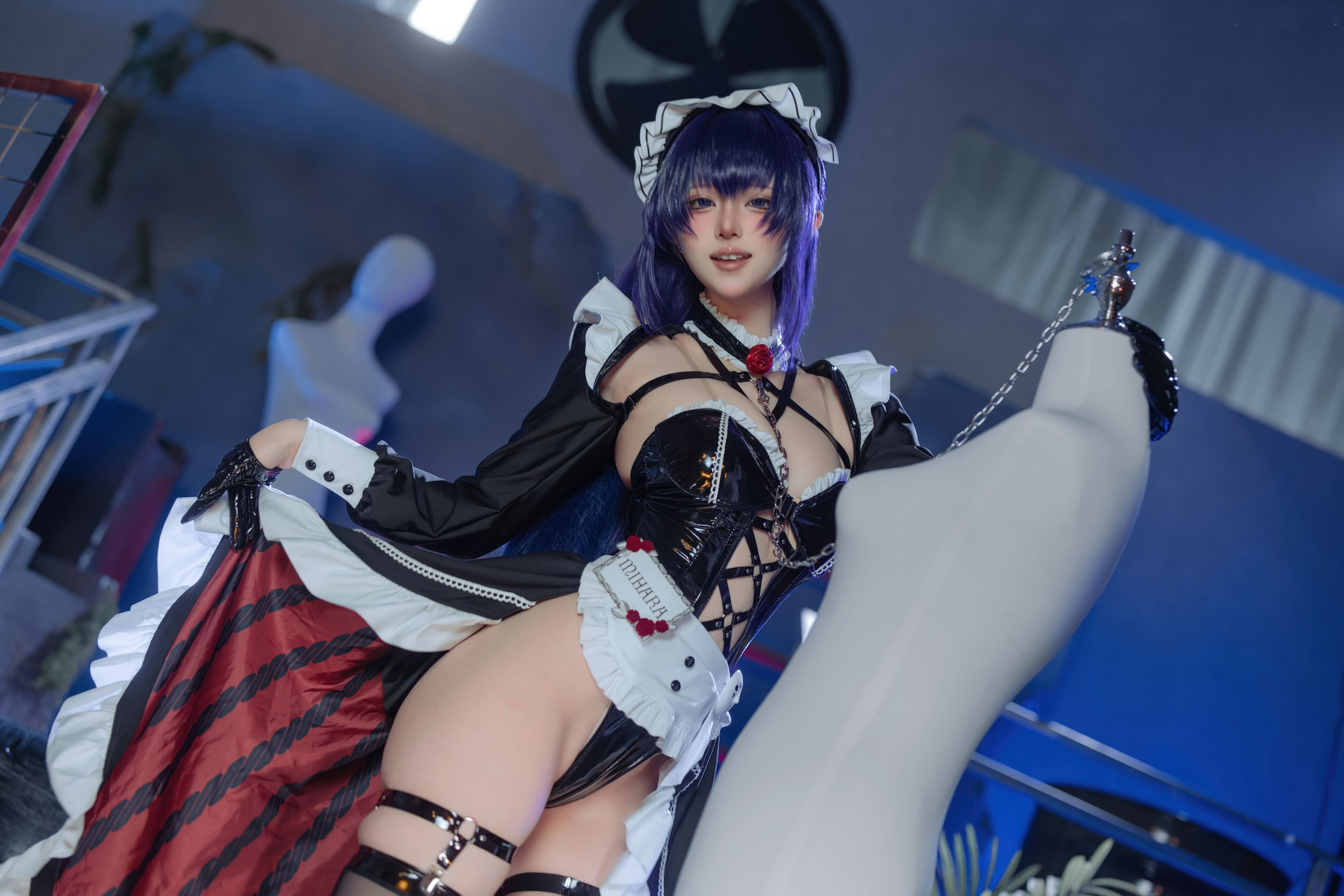 [Cosplay] 屿鱼 Nikke胜利女神 米哈拉·咖啡女仆