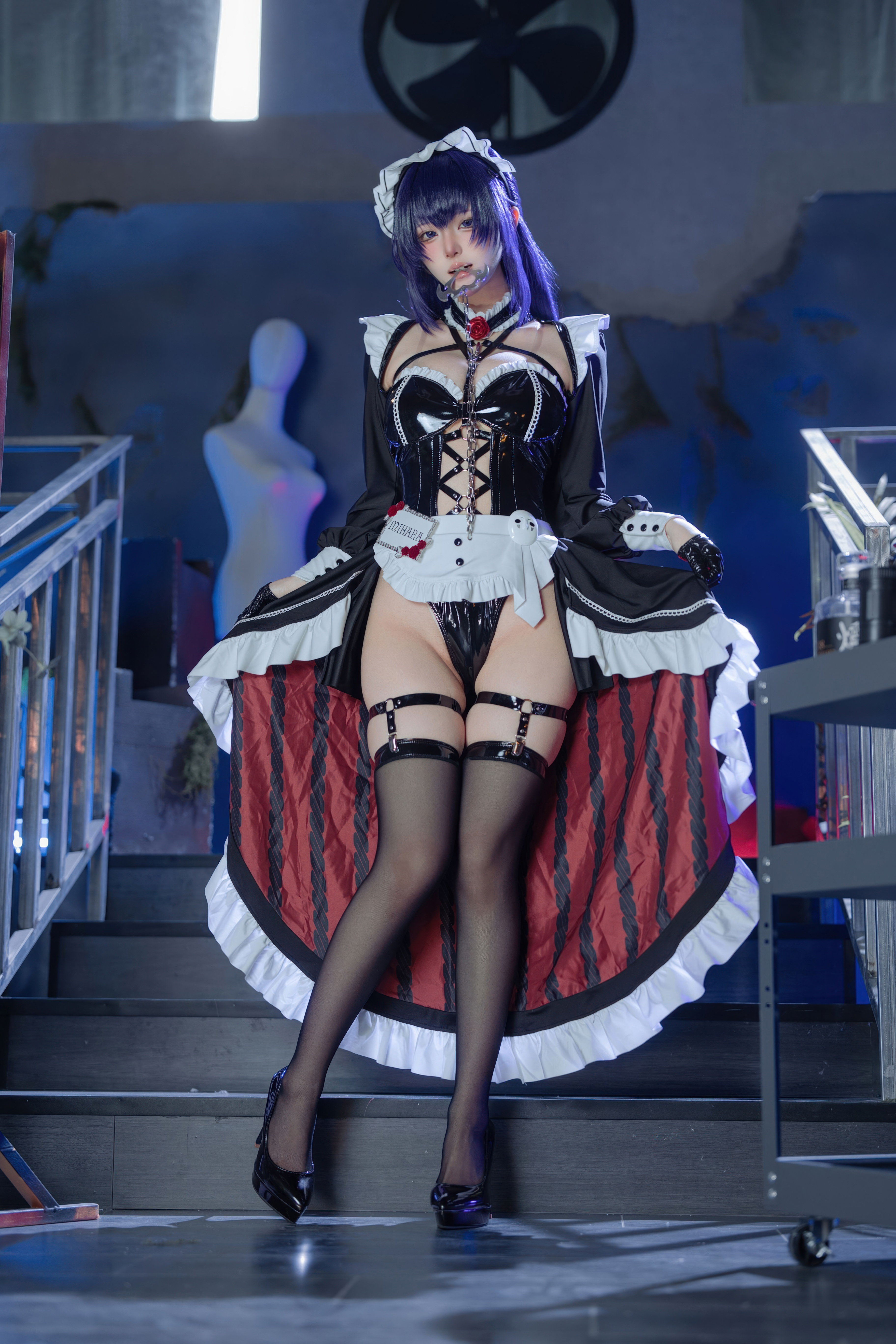 [Cosplay] 屿鱼 Nikke胜利女神 米哈拉·咖啡女仆
