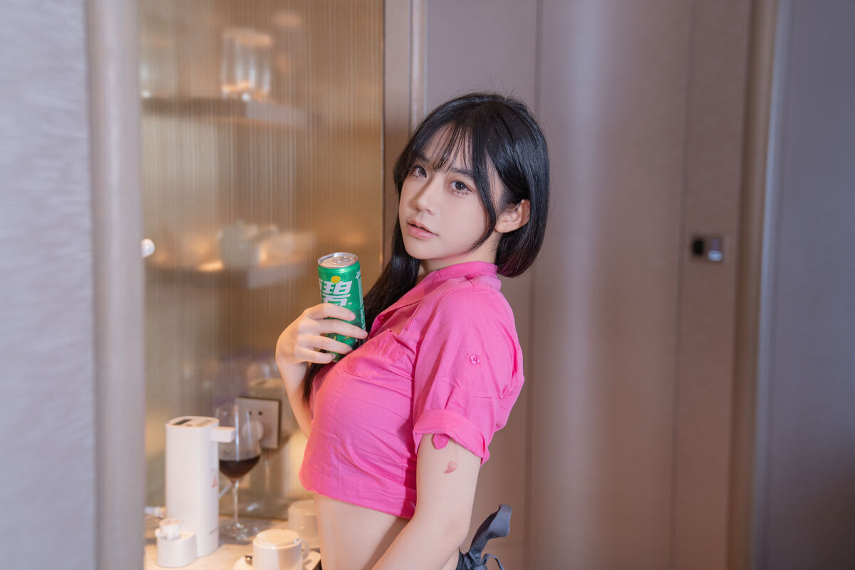 YiTuYu艺图语 Vol.10518 Yi Yuan Tong Xue Jodie