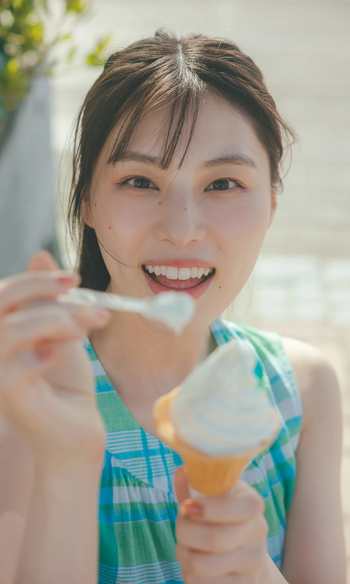 Iori Sagara 相楽伊織, 写真集 「more and more」