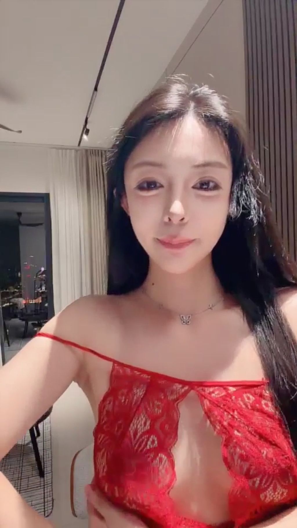 鹅美美： 绿播下海了 超级大美乳 性感热舞