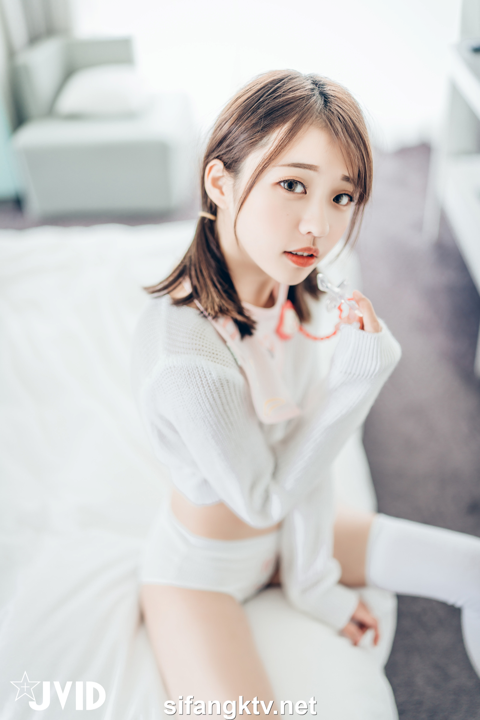 [JVID] 妍妍 Angel – 妍妍小寶寶 來餵她喝奶吧❤️! 還有透絲透點裝 潤滑絲襪💦