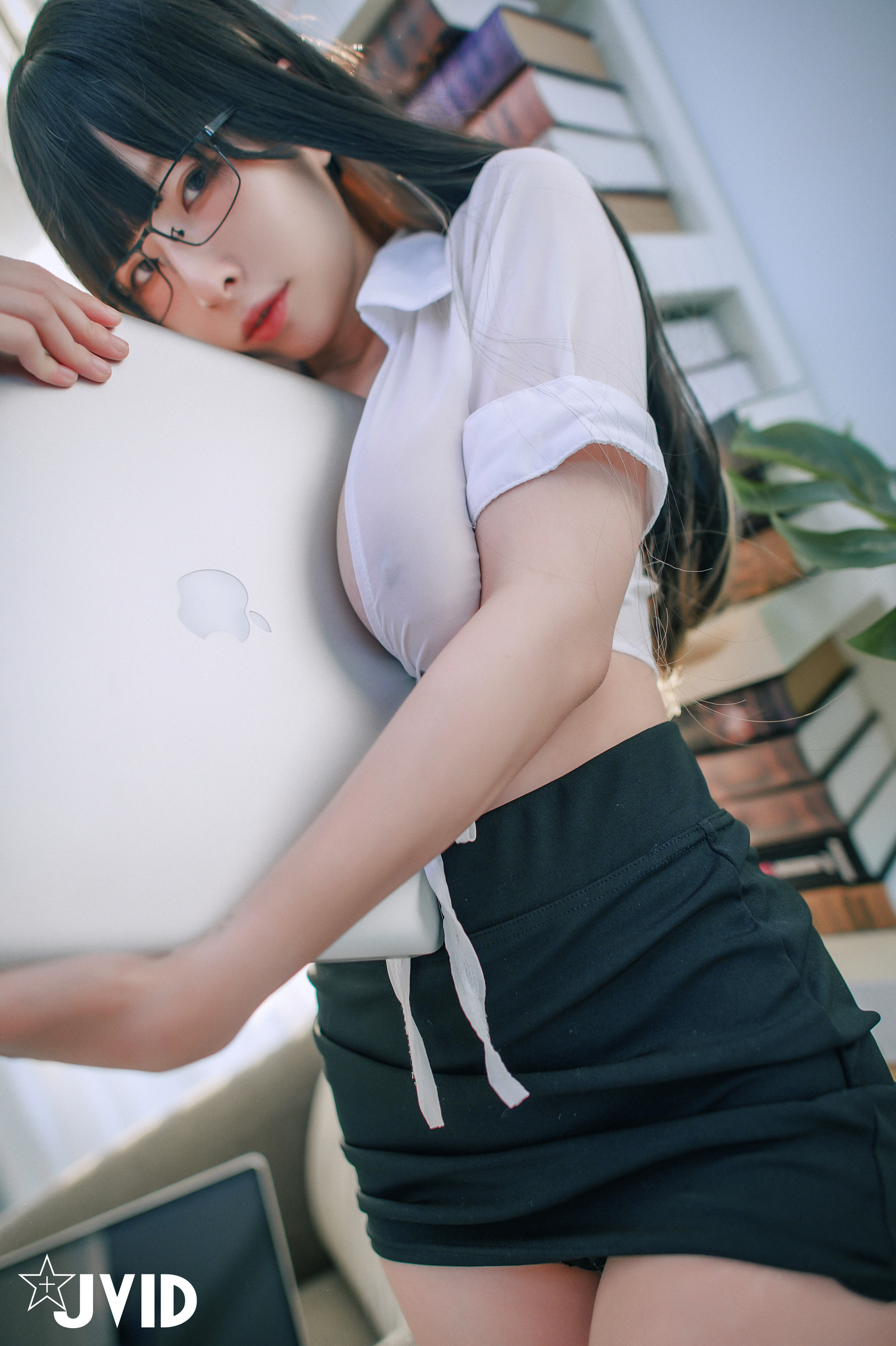 [JVID] 黎菲儿 – 超完美巨乳-色色的女同事加班时の脱衣诱惑